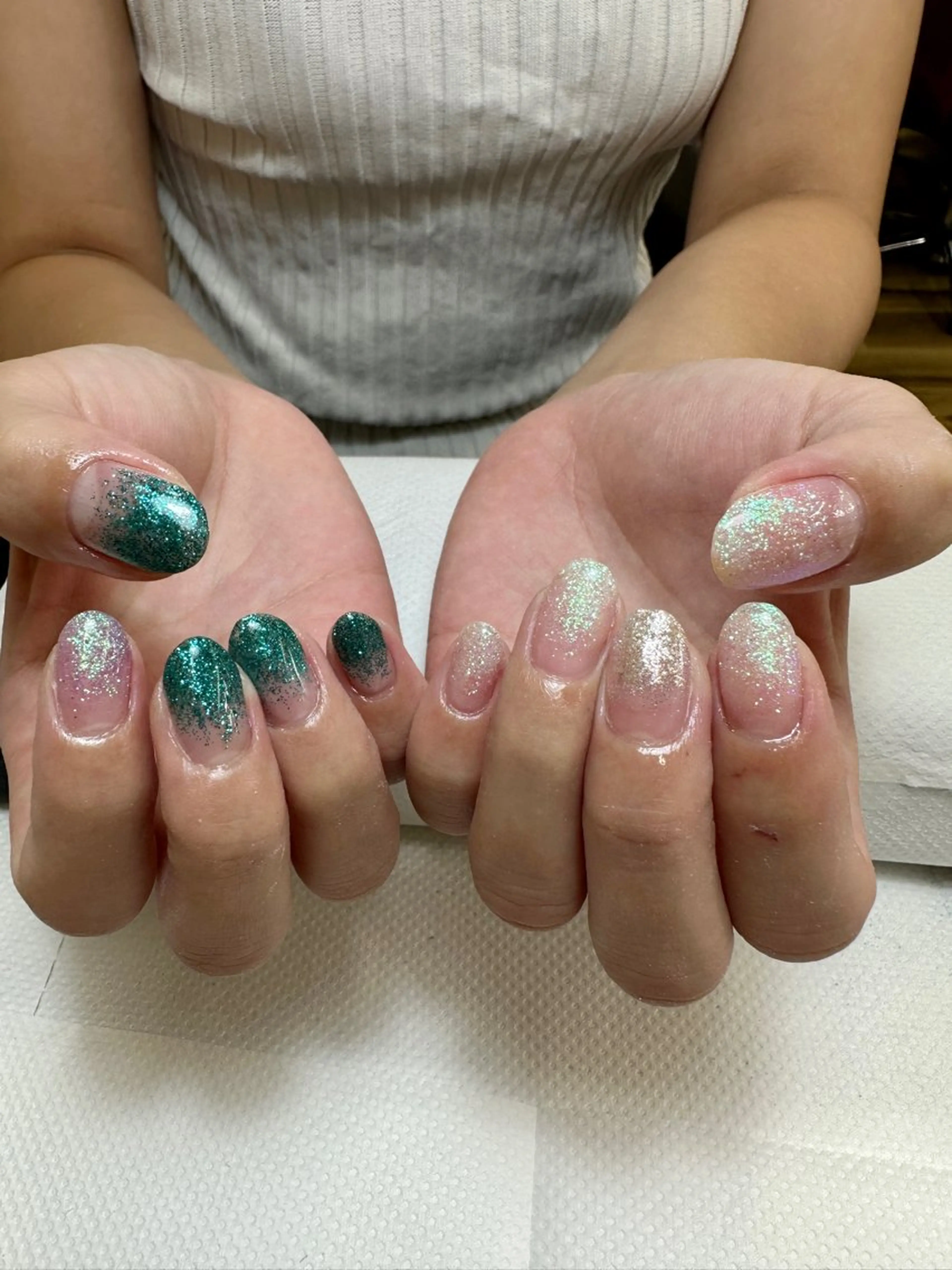 ネイル キラキラネイル 🎠きしもと あずさ⛱のネイルデザイン