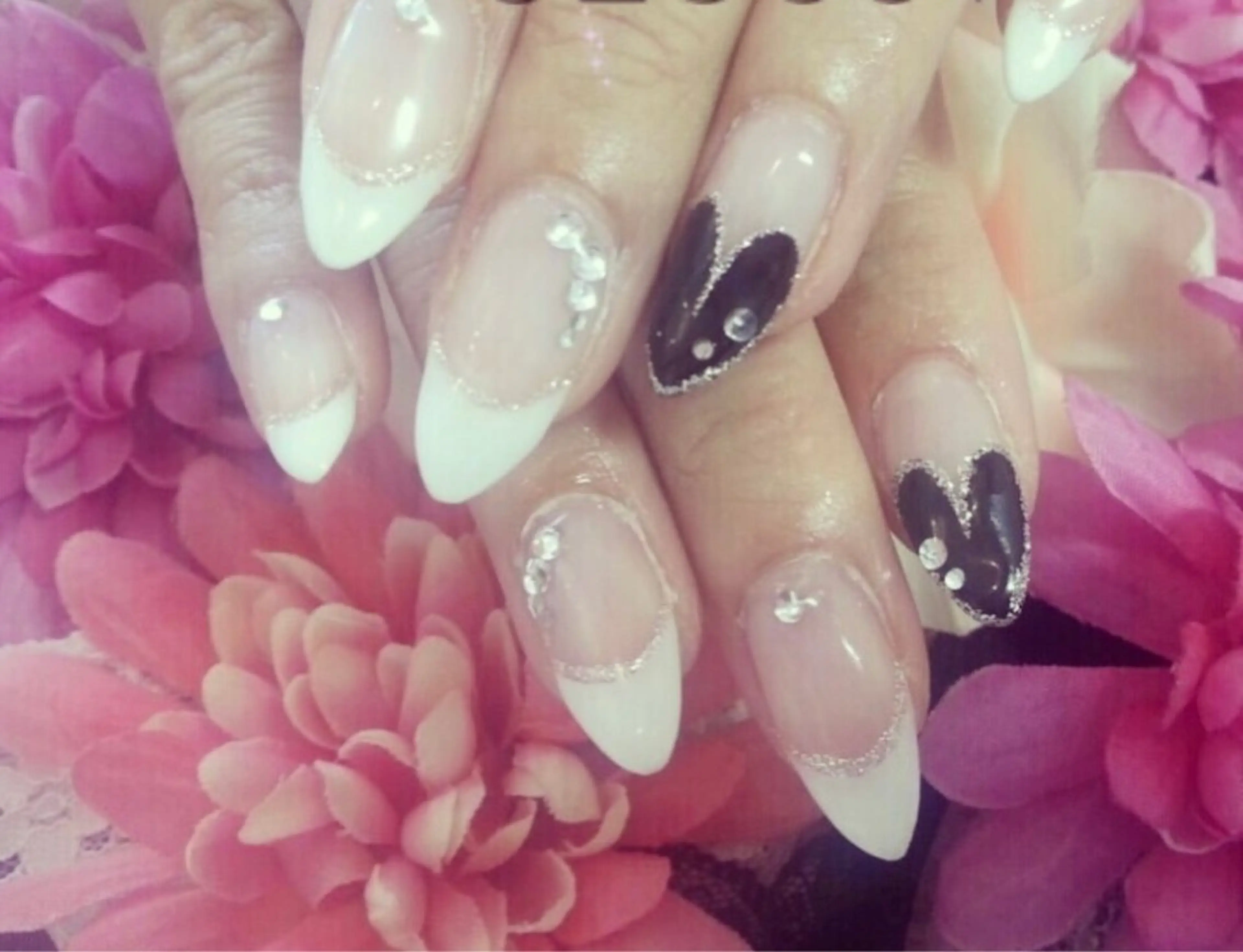 ネイル フレンチネイル ハート eyenailist NANAのネイルデザイン