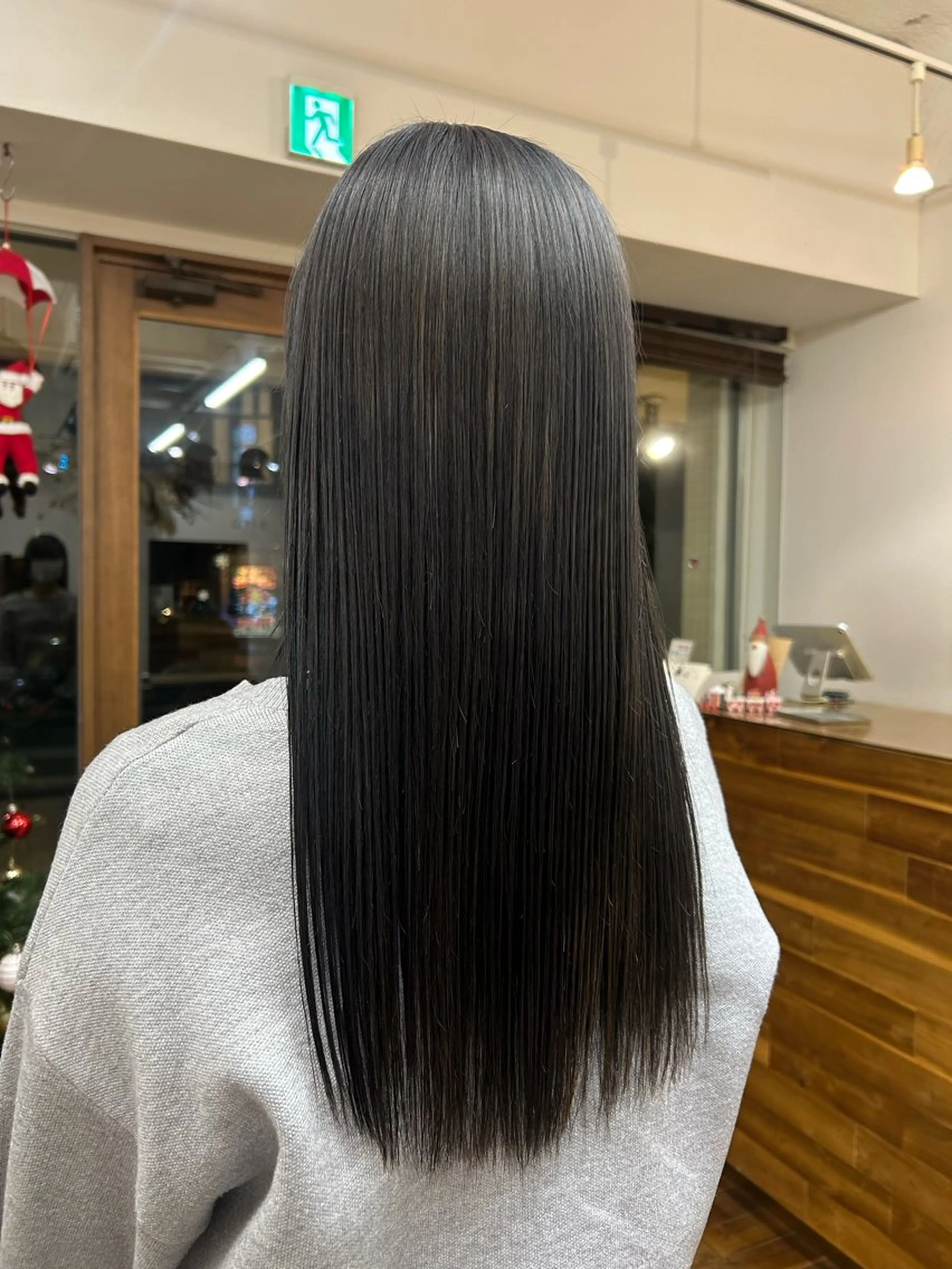 ロング カラー 透明感カラー グレージュ ヘアカラー 谷岡 聖花のヘアスタイル