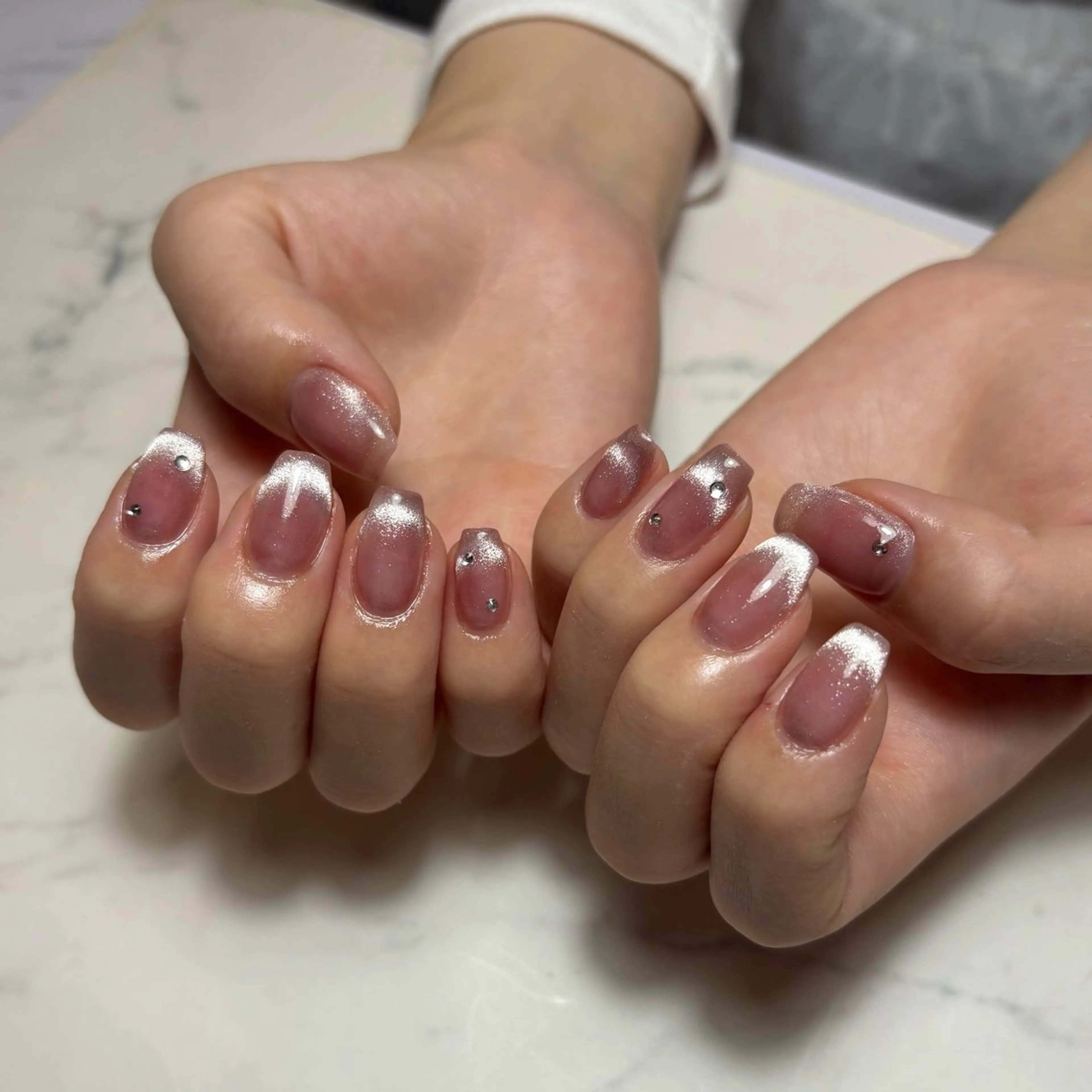 ネイル フレンチネイル マグネットネイル マグネットフレンチ ストーンネイル nailsalon 結所属・💫 さりのネイルデザイン