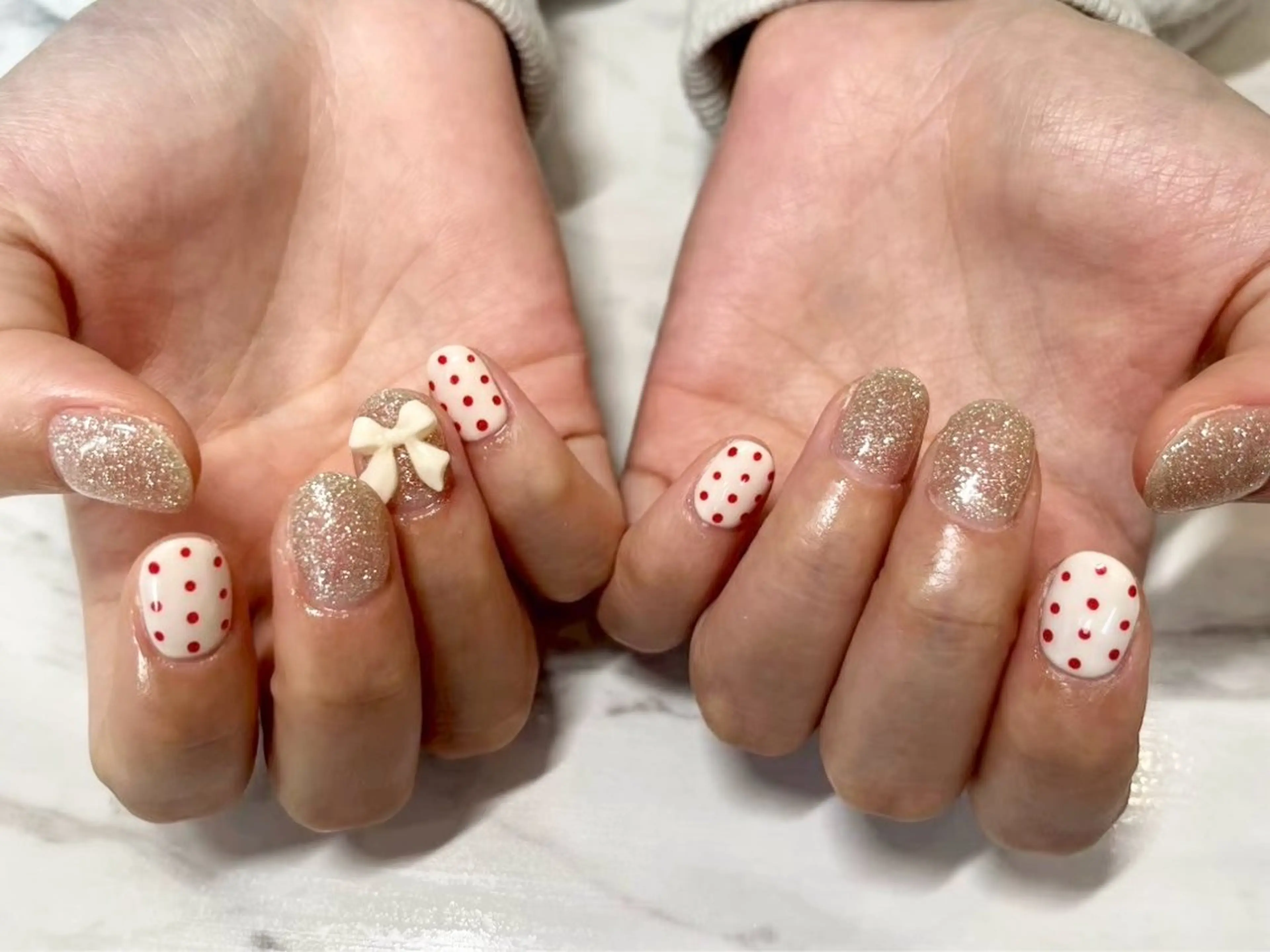 ネイル ドット キラキラネイル 赤色 Ayano ♡のネイルデザイン