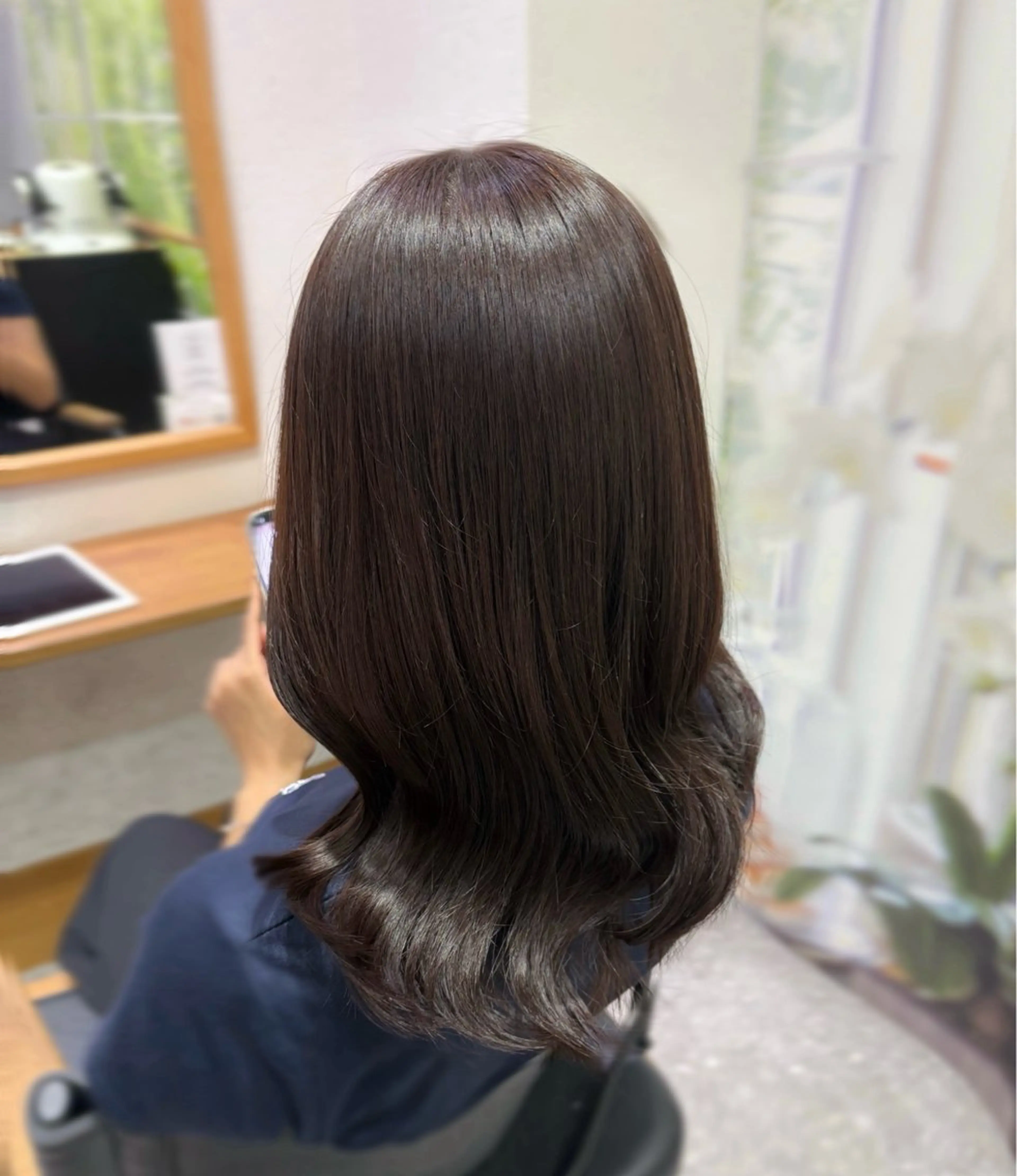 セミロング ボブ 顔周りカット ハイライト 髪質改善 レイヤーカット カット ヘアカラー トリートメント といだ なぎさのヘアスタイル