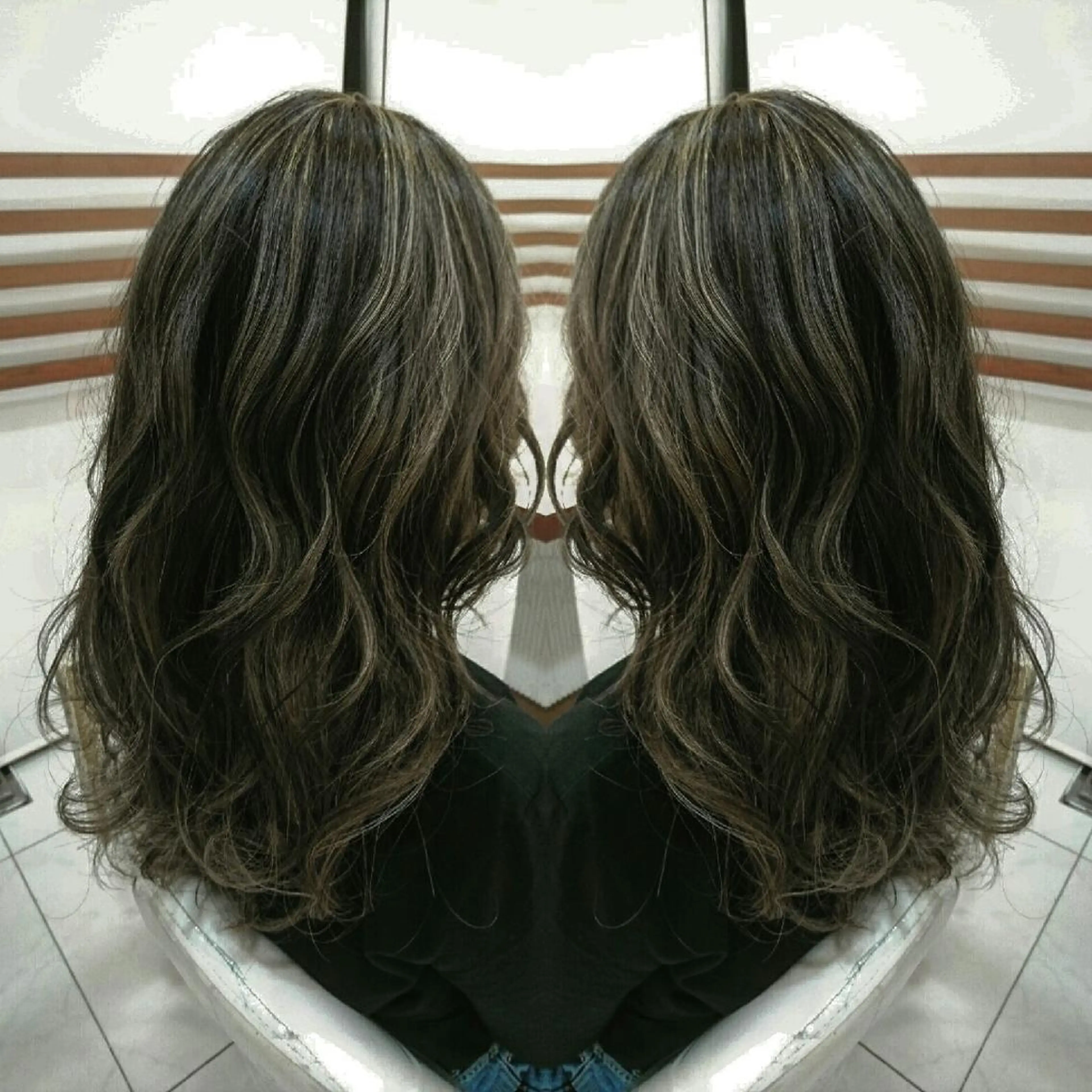 セミロング カラー ハイライトカラー ハイライト ヘアカラー トリートメント 面谷 一光のヘアスタイル