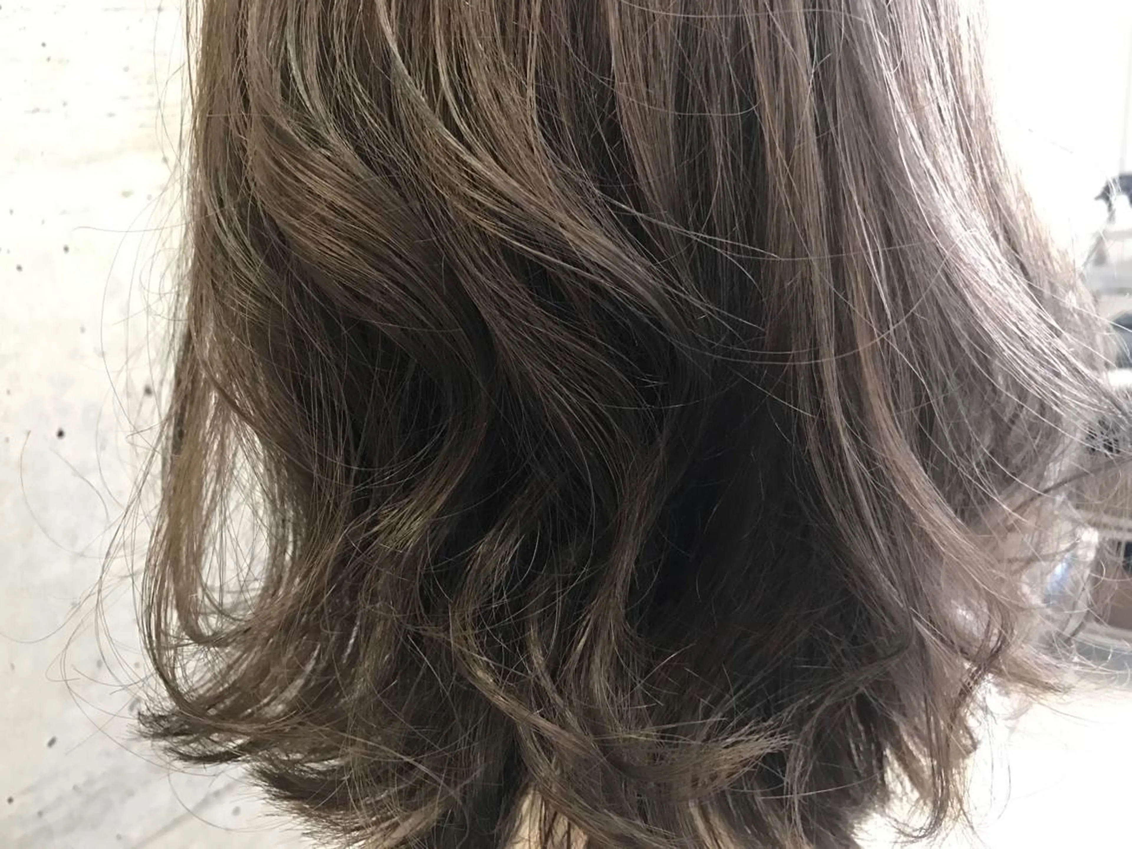 ミディアム カラー アッシュ 透明感カラー ハイライトカラー ハイライト 大栗 佑也  髪質改善のヘアスタイル