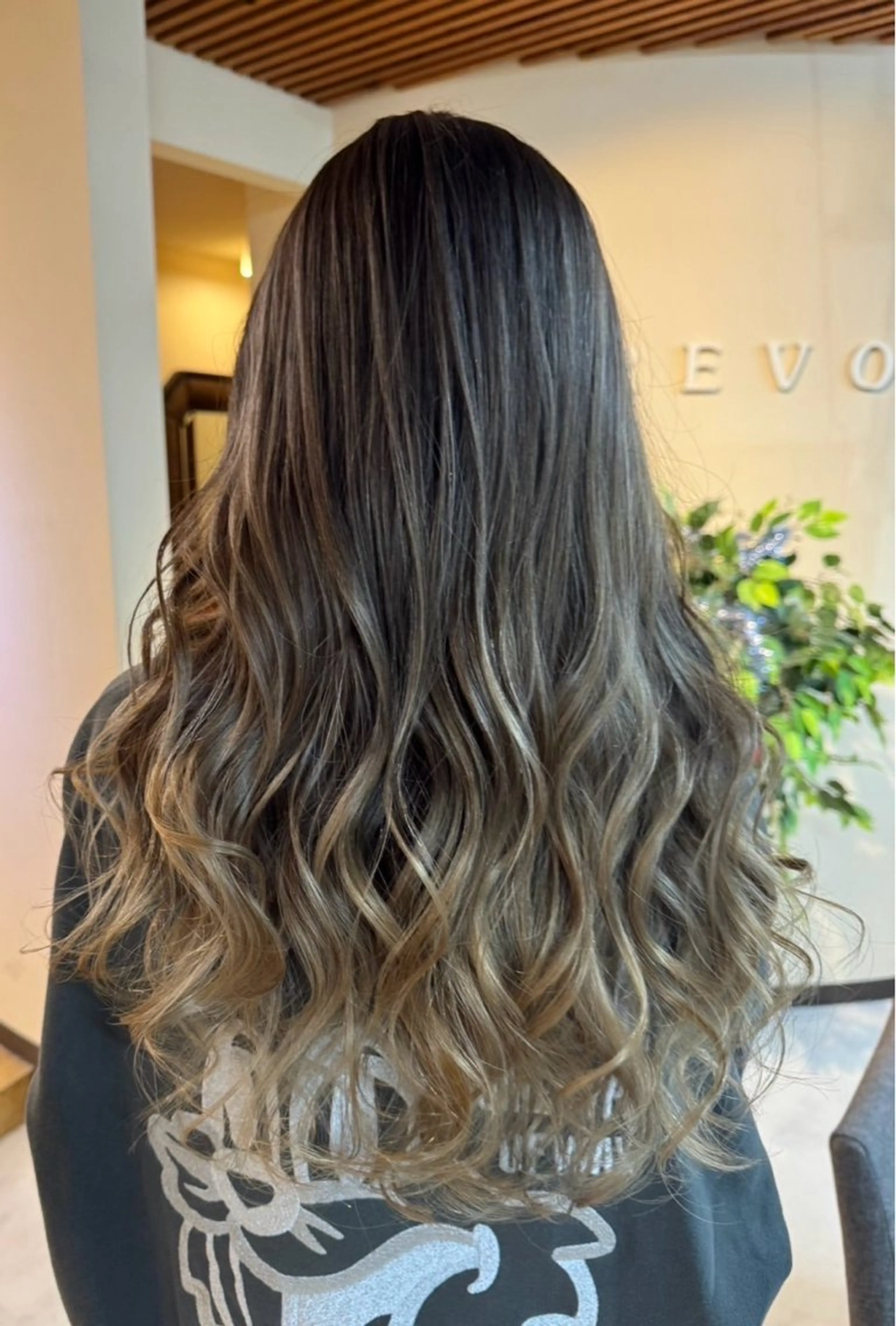 ロング レイヤーカット 宮本 いぶきのヘアスタイル