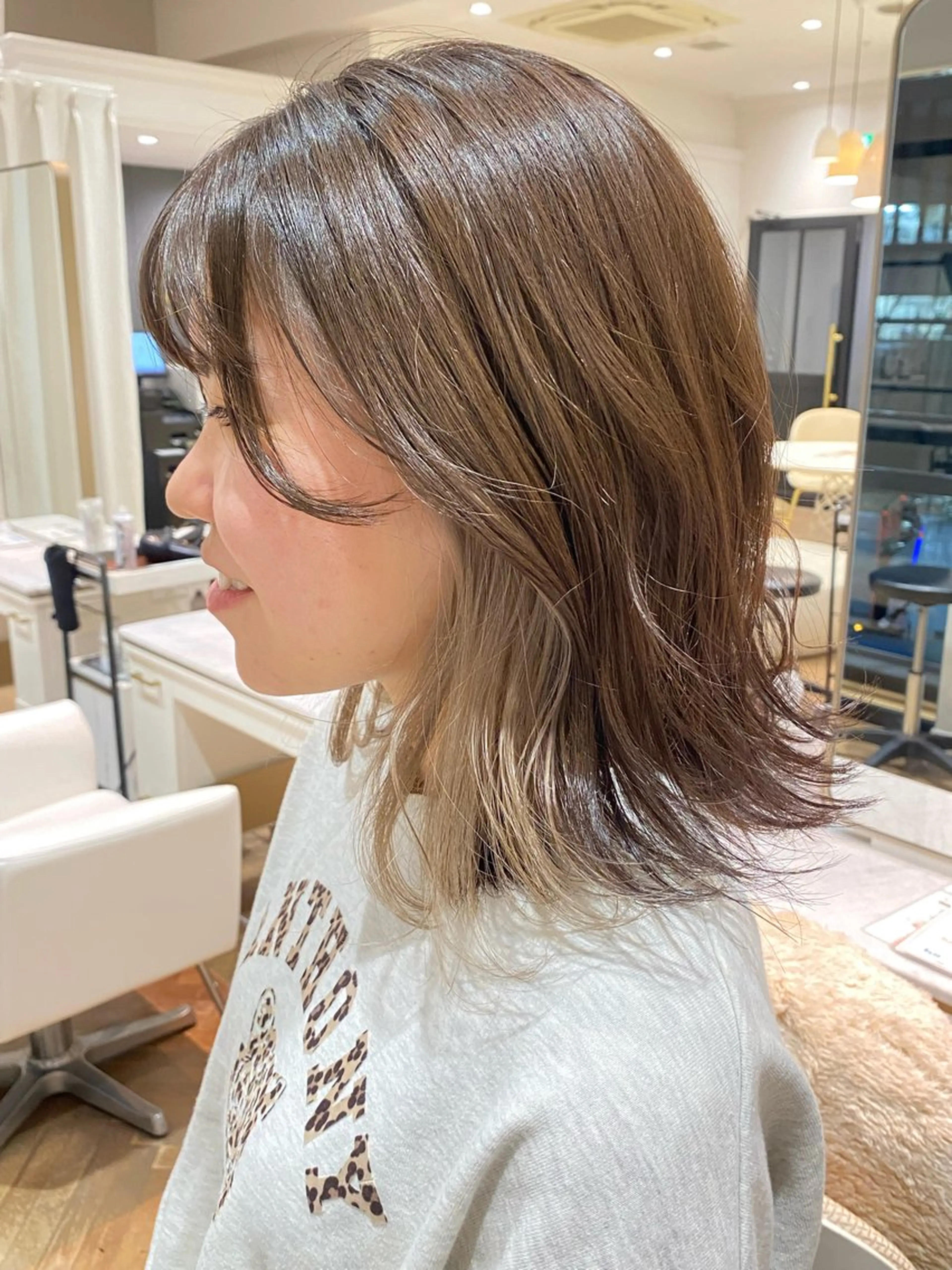ミディアム カラー ブリーチ カット ヘアカラー トリートメント 増井 彩乃のヘアスタイル