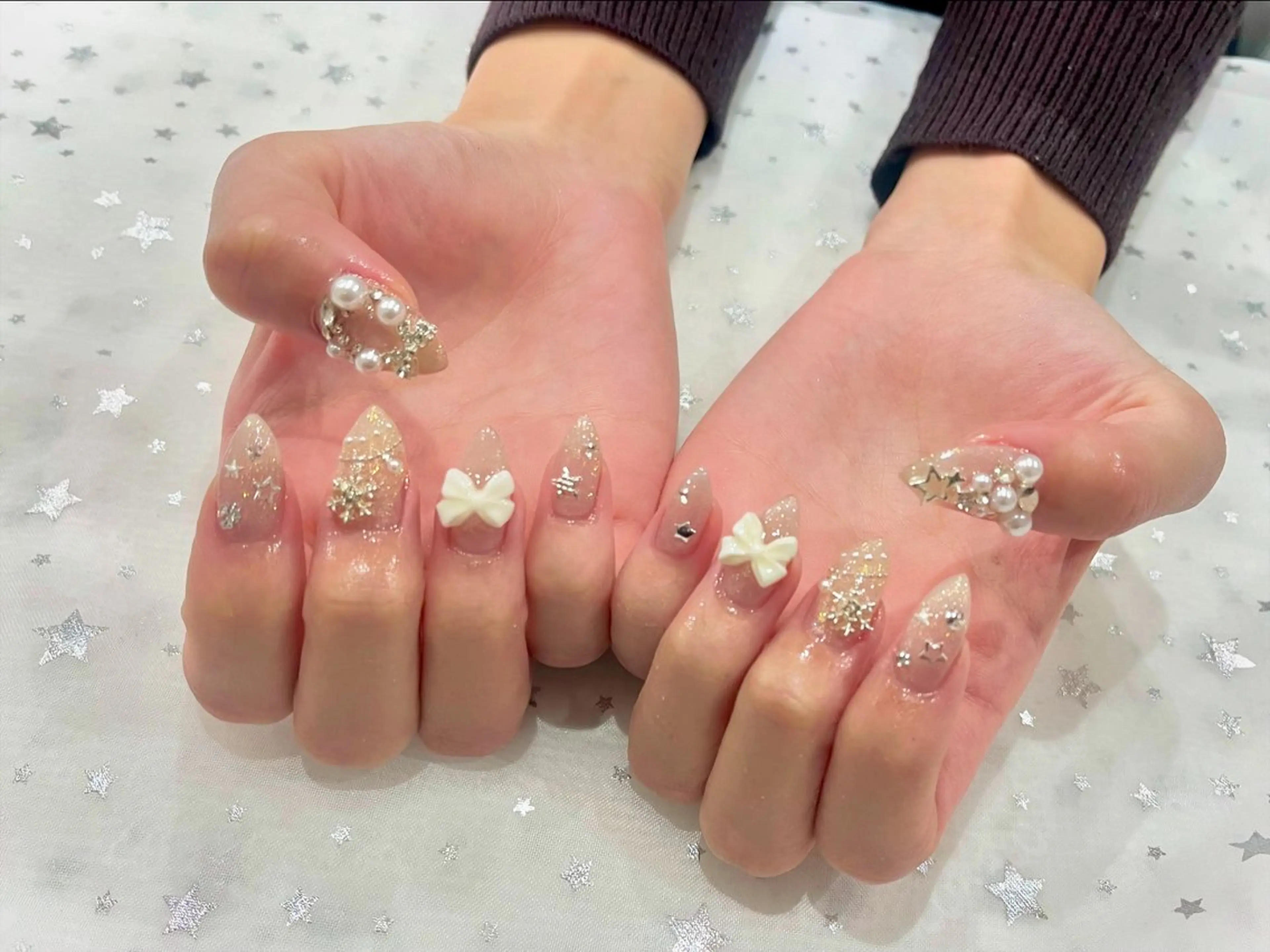 ネイル キラキラネイル 冬ネイル クリスマス ハンドネイル Nail salon Cielel⟡Ayaのネイルデザイン