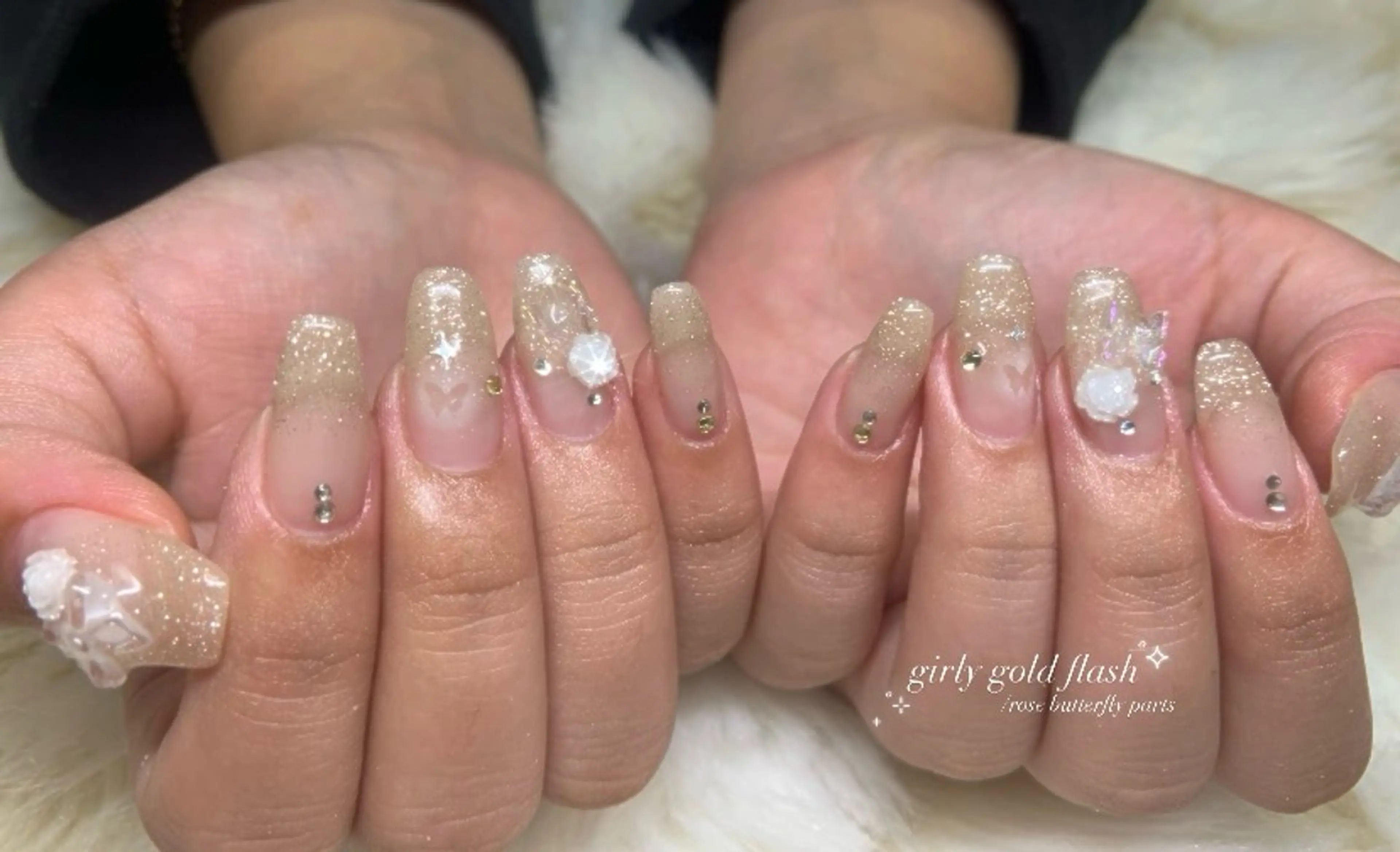 ネイル フラッシュネイル キラキラネイル 韓国ネイル 春ネイル ワンホンネイル ハンドネイル nail room LUNA⋆౨ৎ˚⟡のネイルデザイン