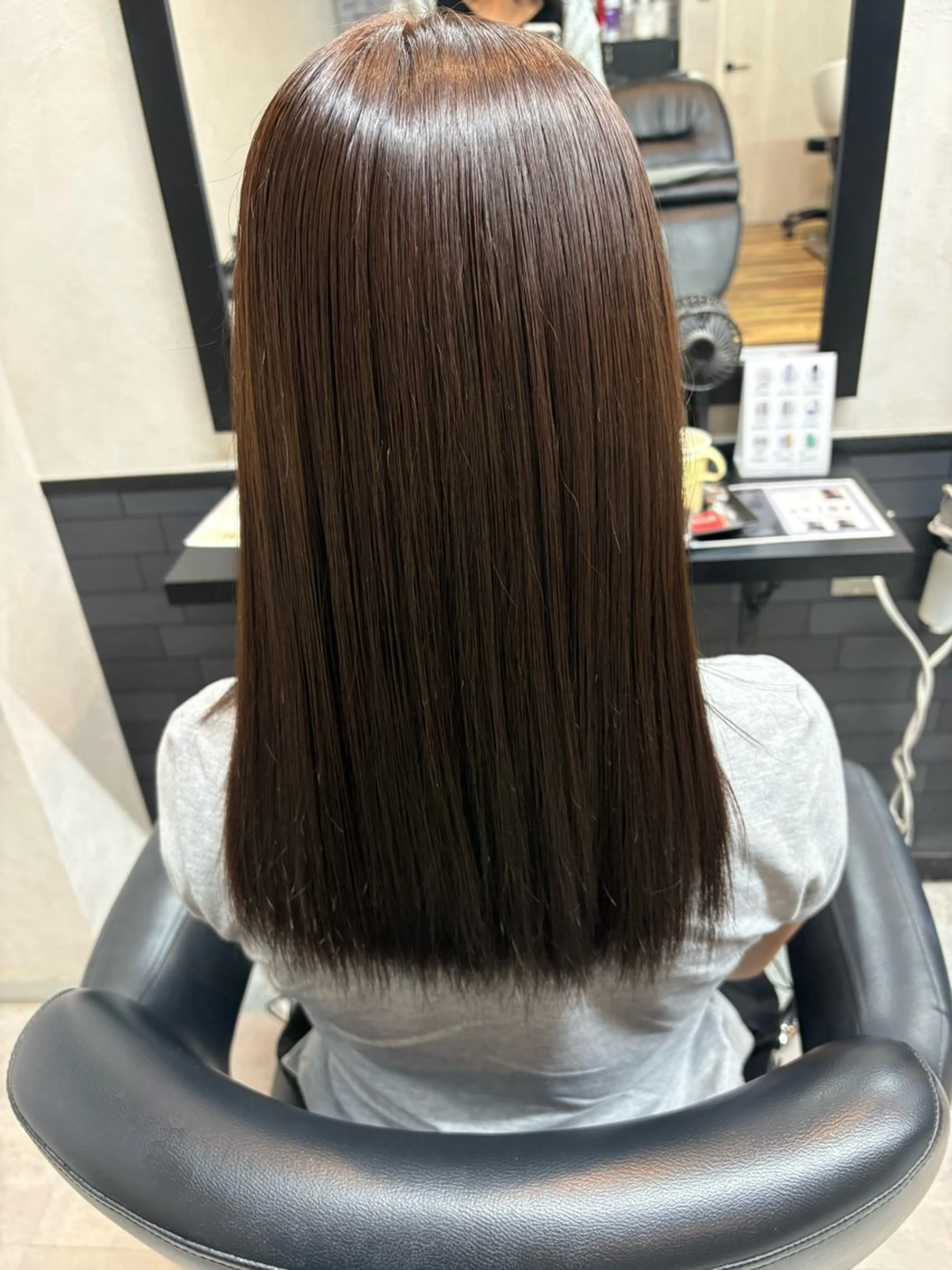 セミロング ヘアカラー 鴇田 幸咲 /ハイトーンカラーのヘアスタイル