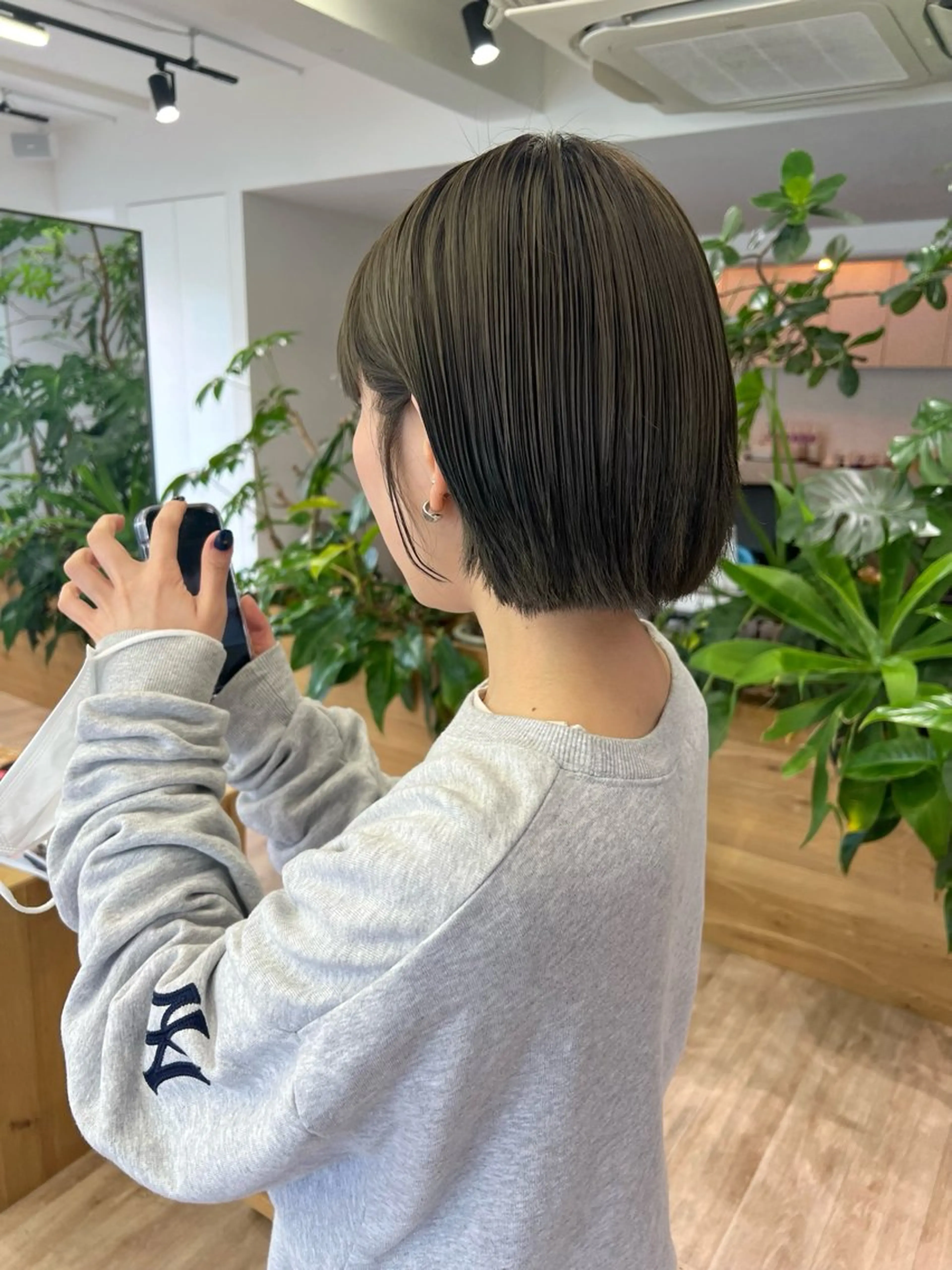 ショート カラー 溝曽路 優衣のヘアスタイル