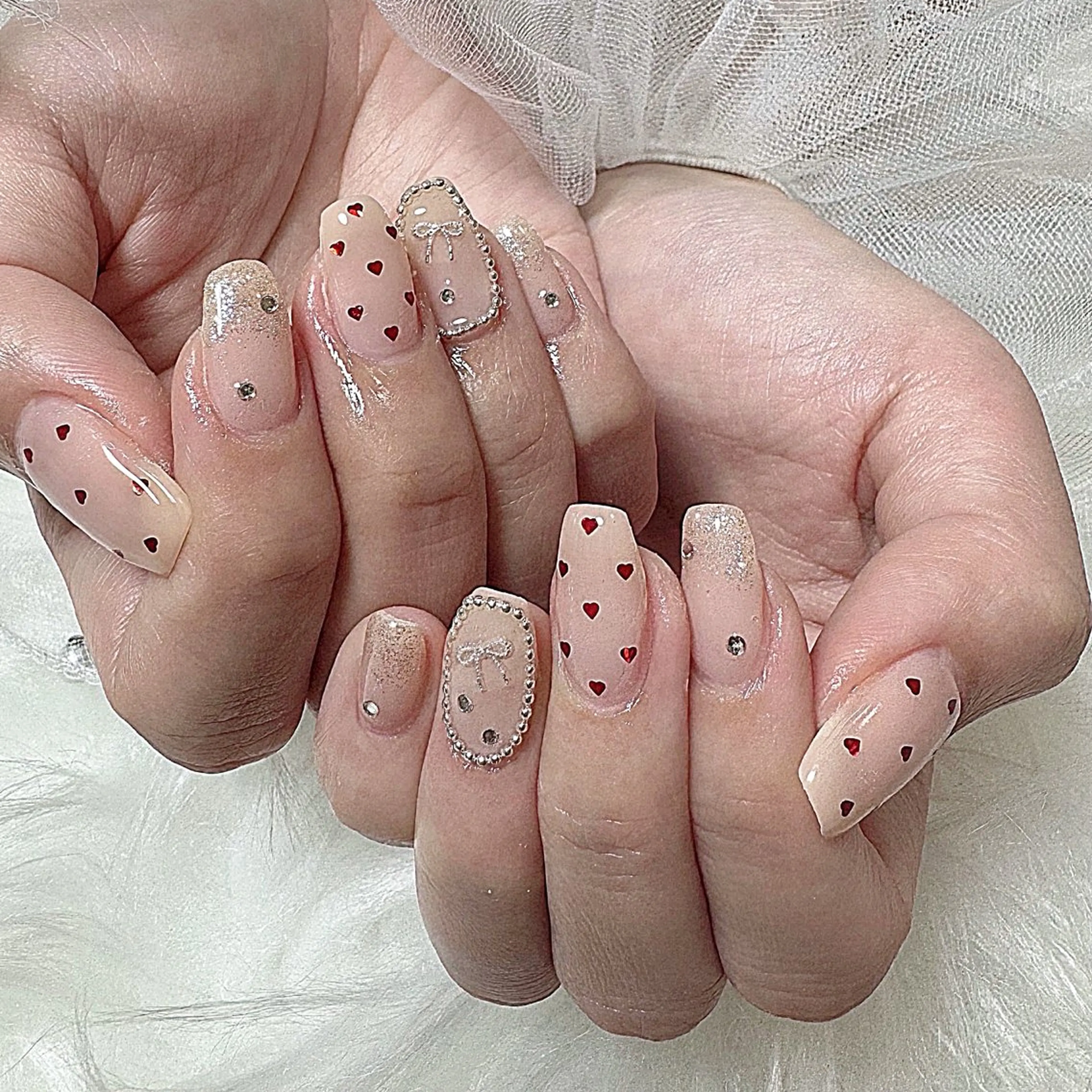 ネイル ハンドネイル シュシュ 🎀 girly nailのネイルデザイン