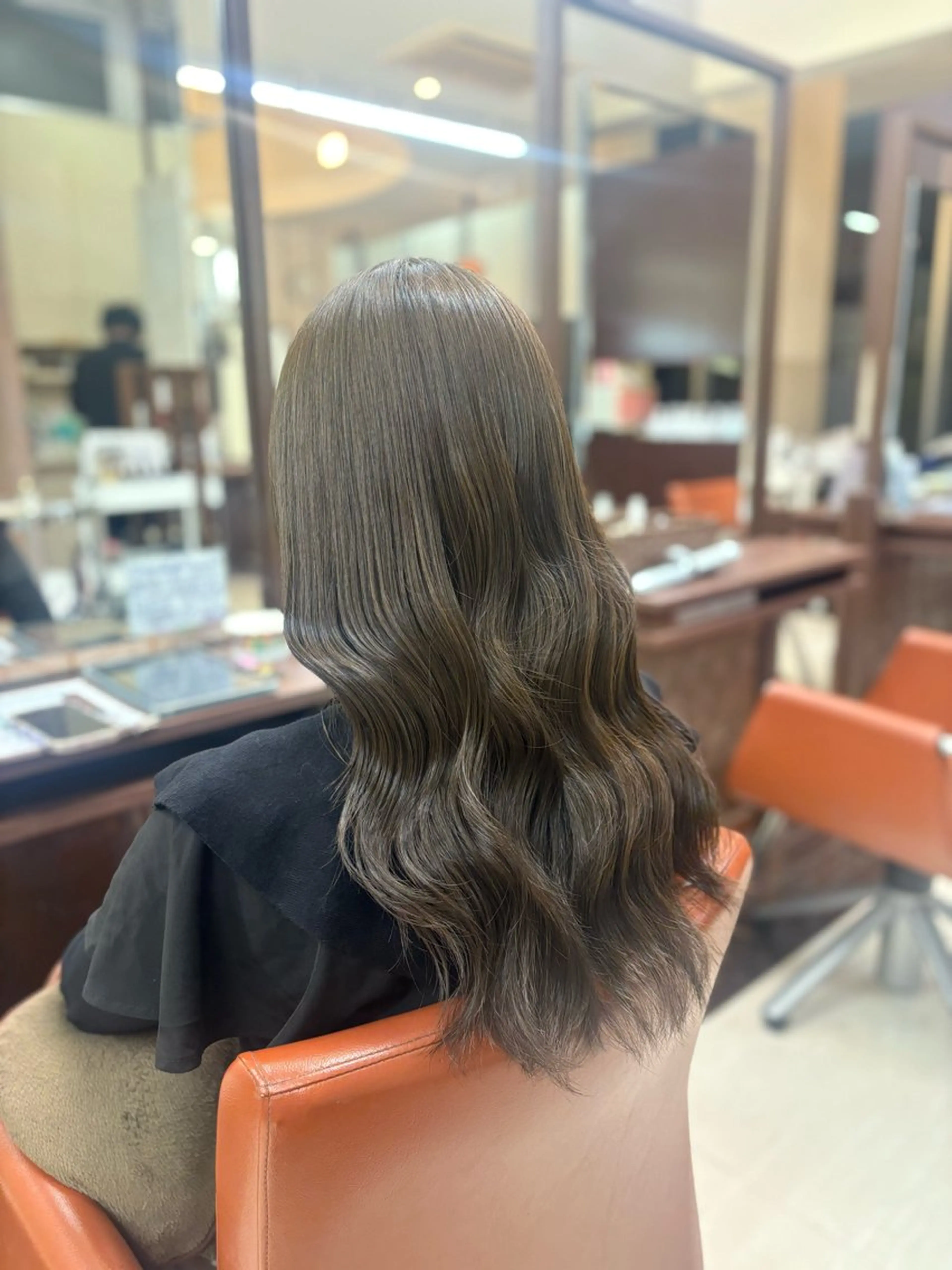 ロング カラー ベージュカラー ブリーチ ダブルカラー ブリーチなしカラー オリーブベージュ カット ヘアカラー トリートメント 垢抜けデザイナー/ 似合わせ/朝倉友香のヘアスタイル