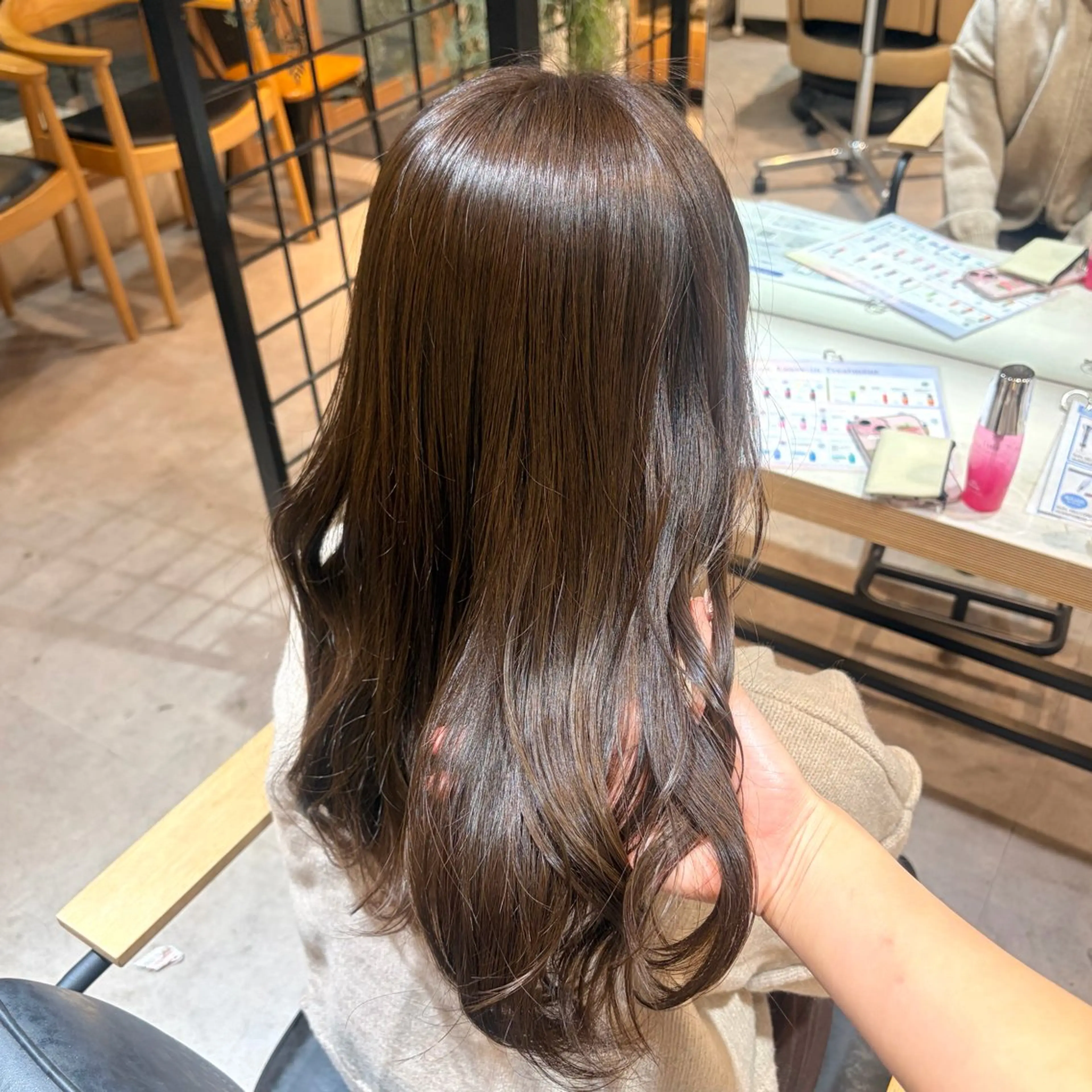 セミロング カラー カット ヘアカラー レイヤー/手書きネイ ルCOCORO 🎀のネイルデザイン