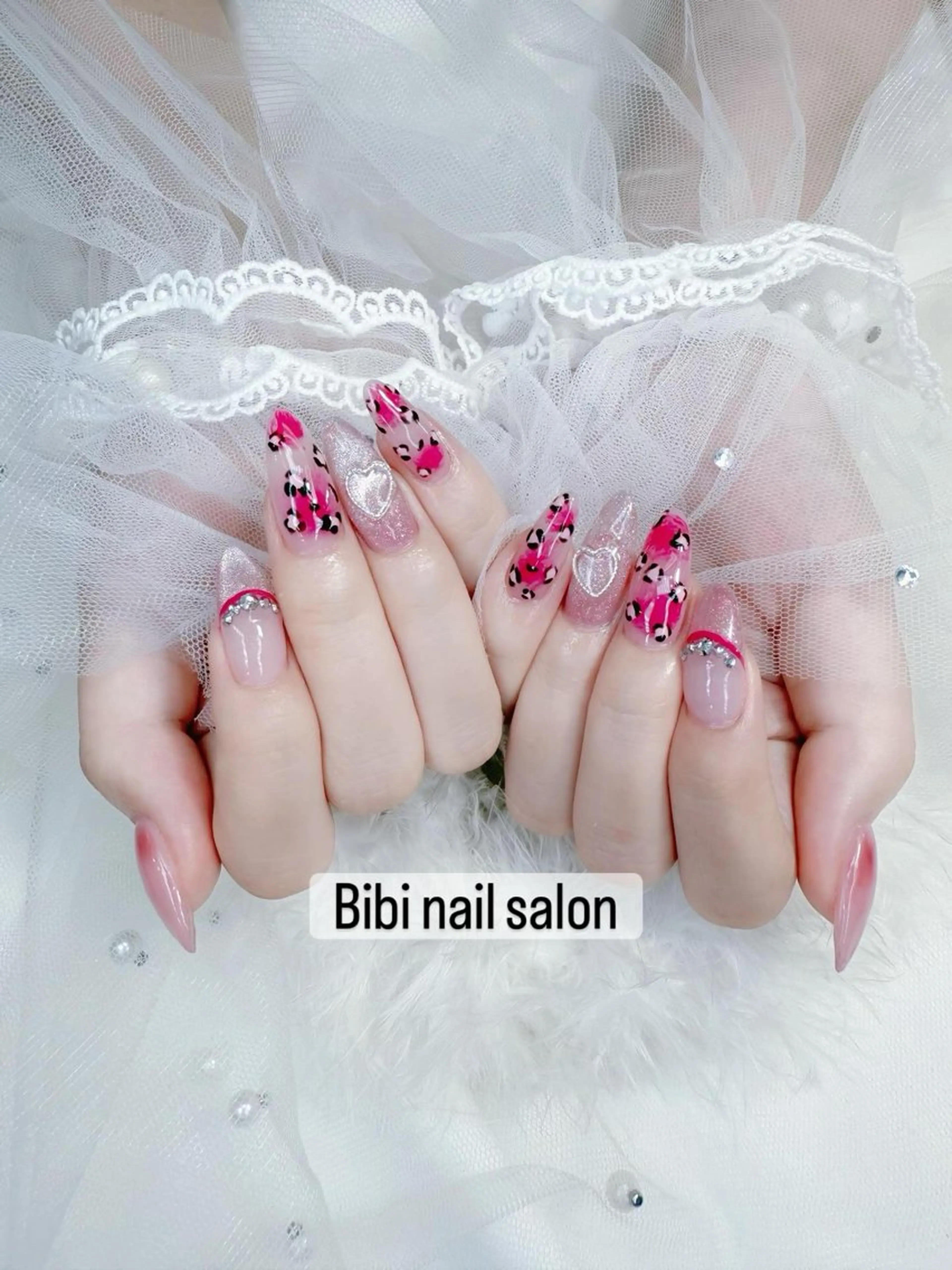 ミディアム ハンドネイル Bibi beauty spa Osaka所属・Chann Channのネイルデザイン