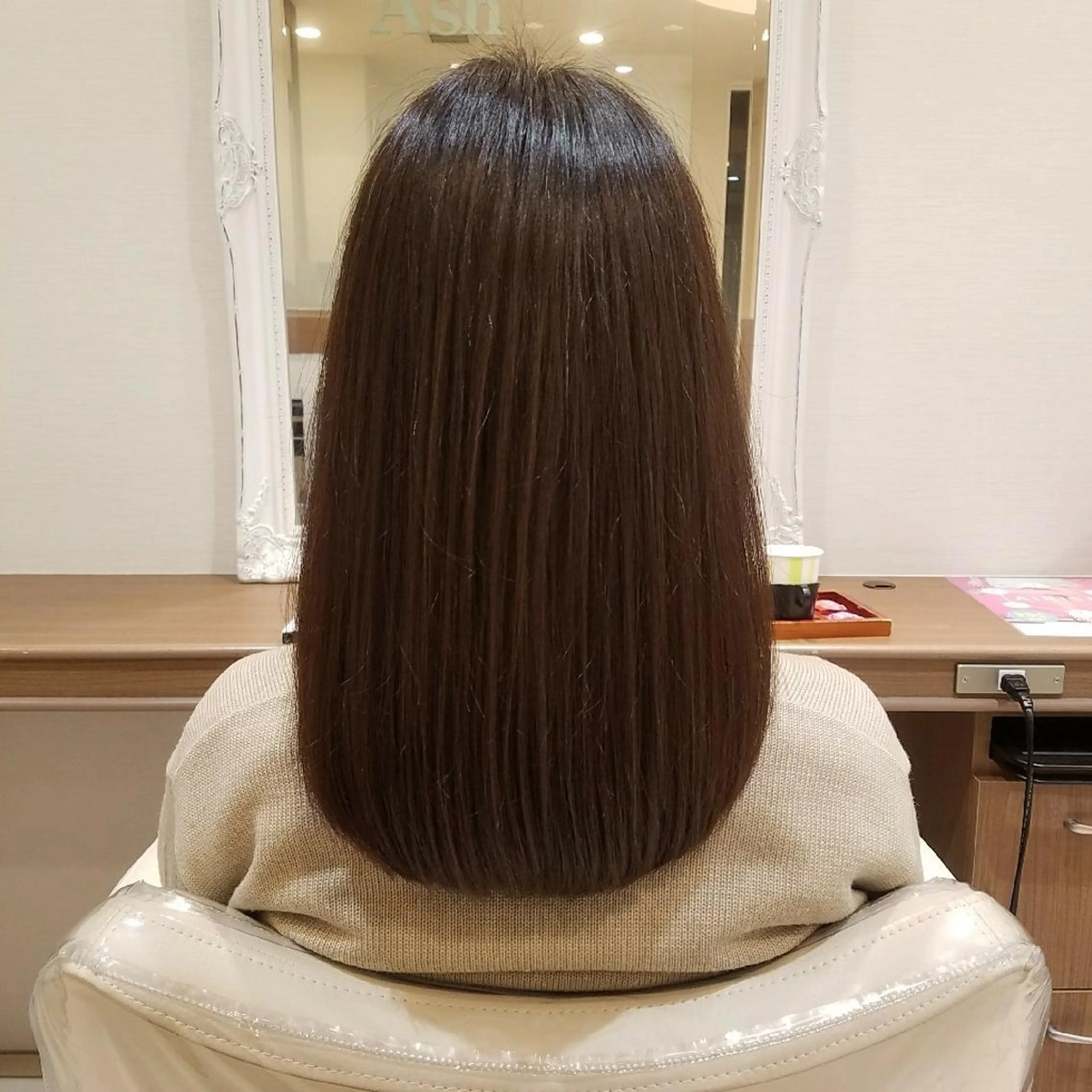 セミロング カット 縮毛矯正 トリートメント 村岡【店長】 【骨格矯正ショート】のヘアスタイル