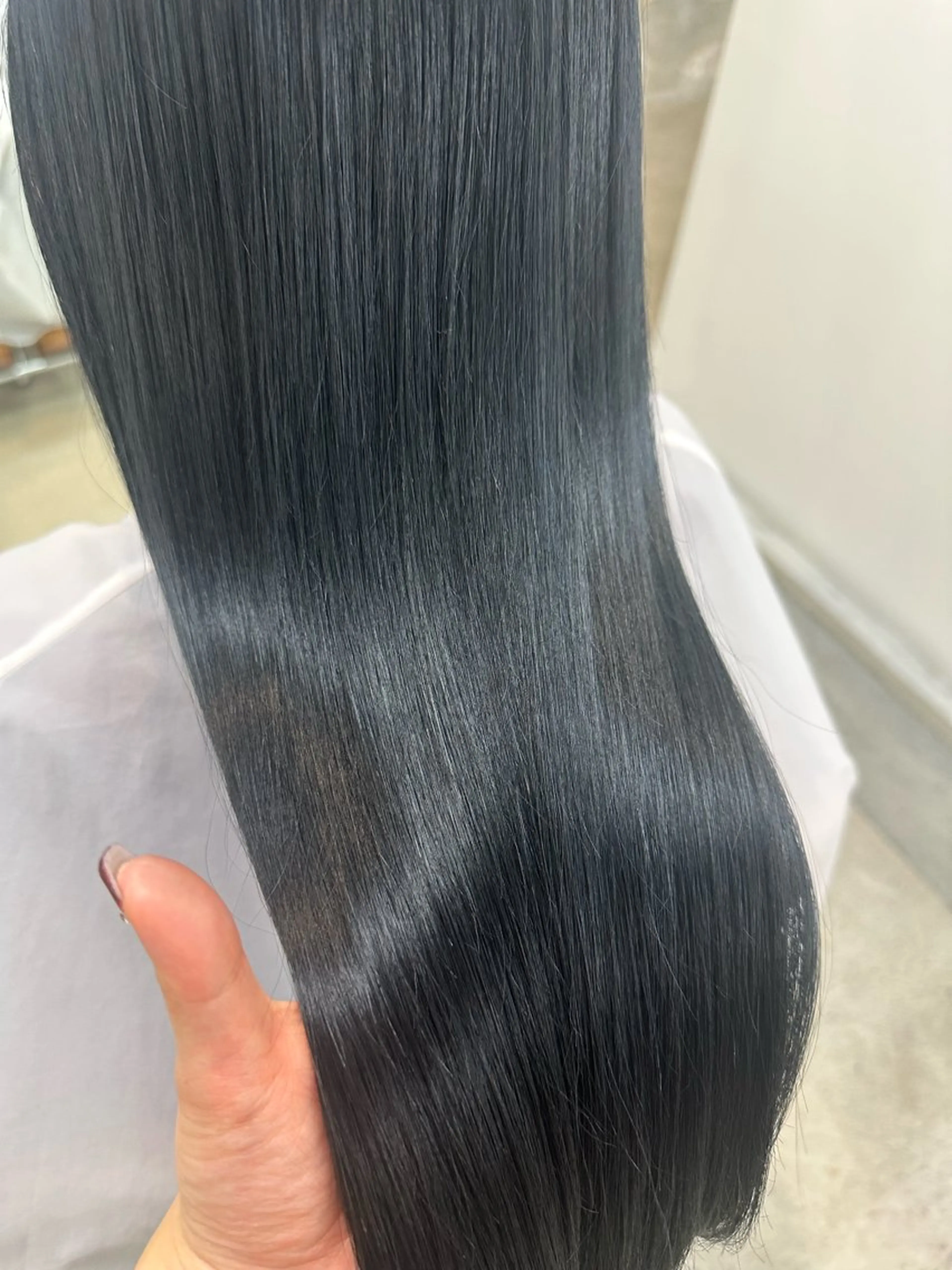 ロング カラー 黒髪 ブルーカラー ブルーブラック ヘアカラー ルナ/ SYS by fitのヘアスタイル