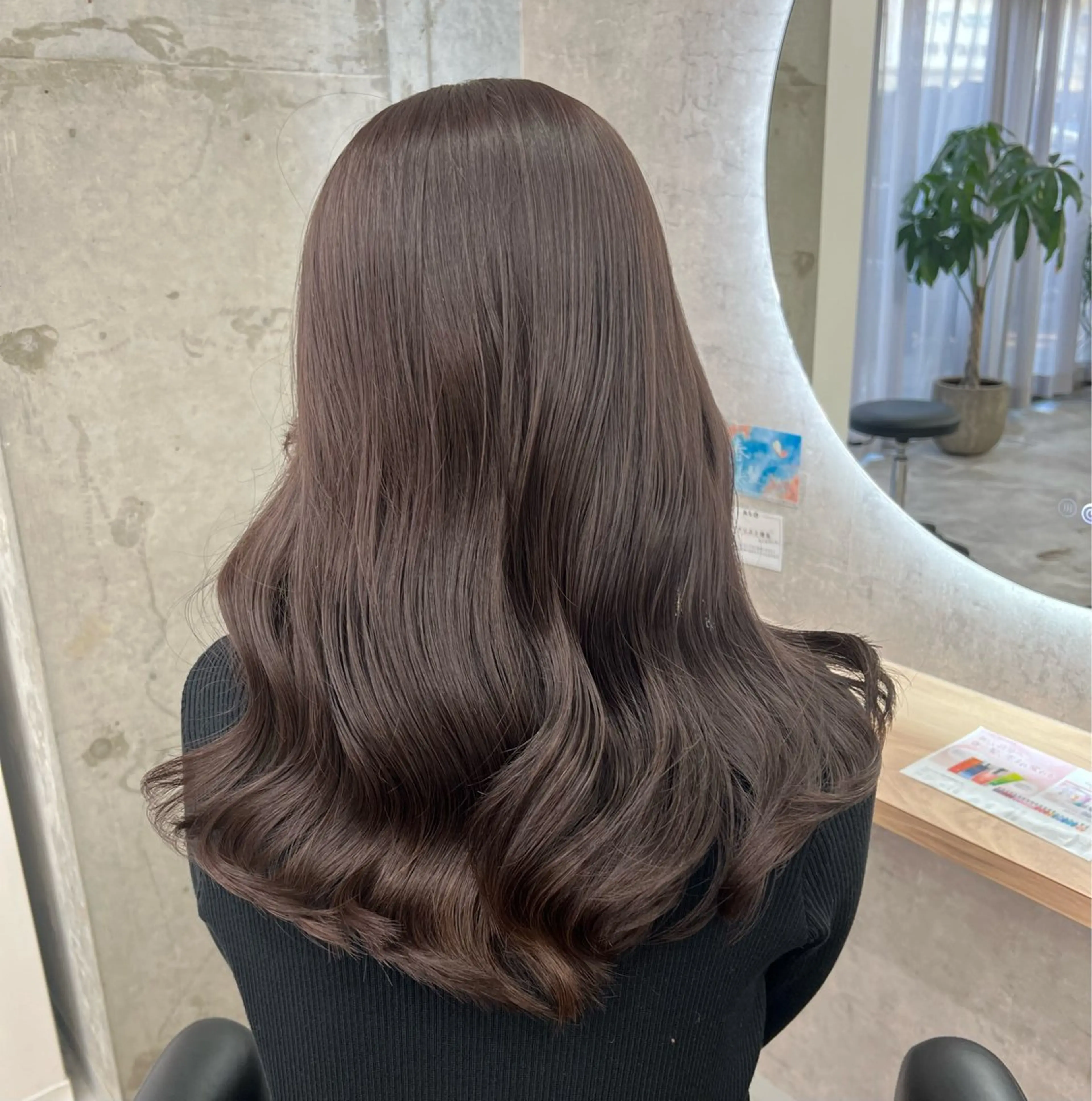 カラー よしもと ひなのヘアスタイル