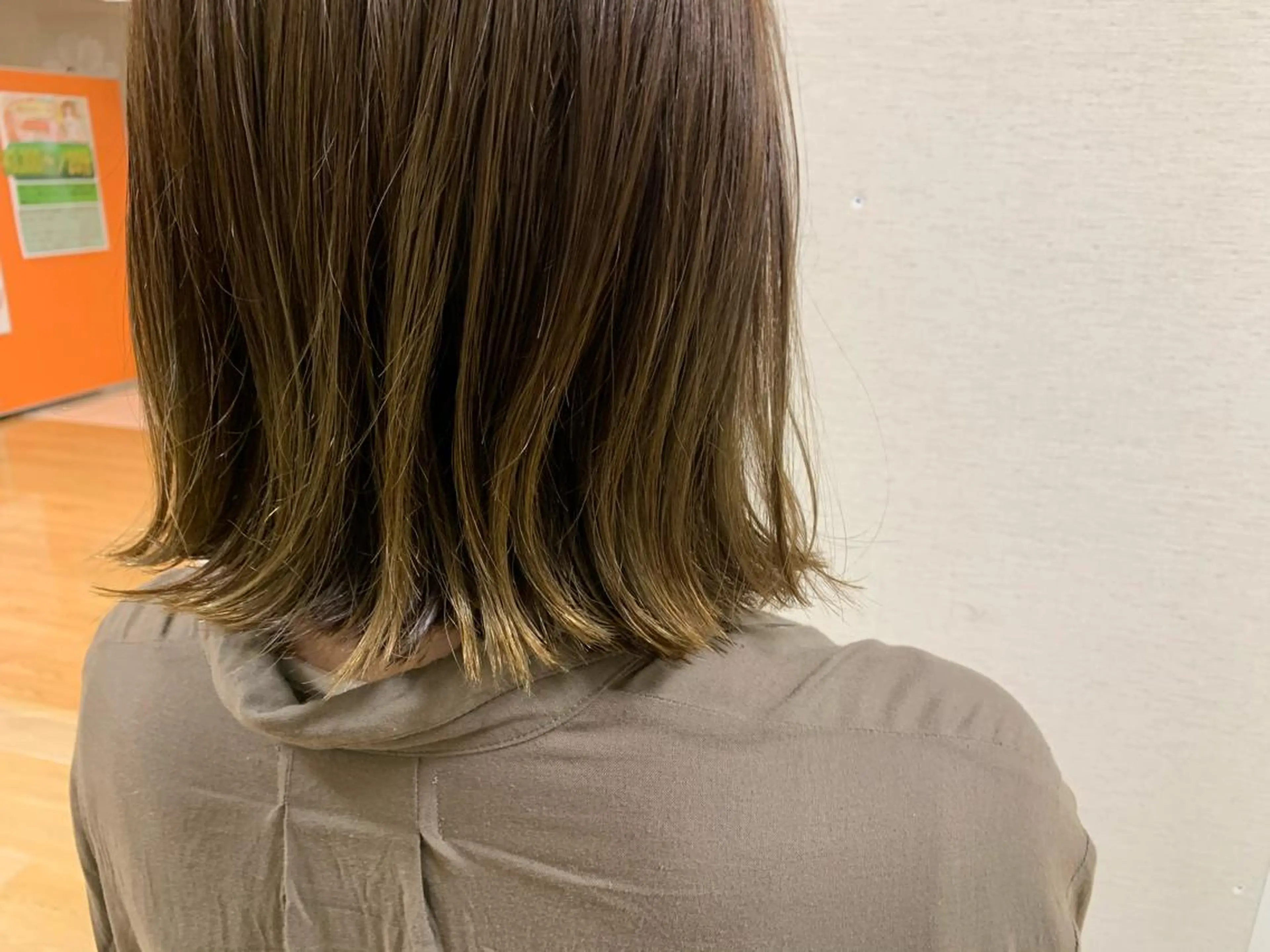 ミディアム カラー ベージュカラー オリーブベージュ 高橋友里亜 /フリーランスのヘアスタイル