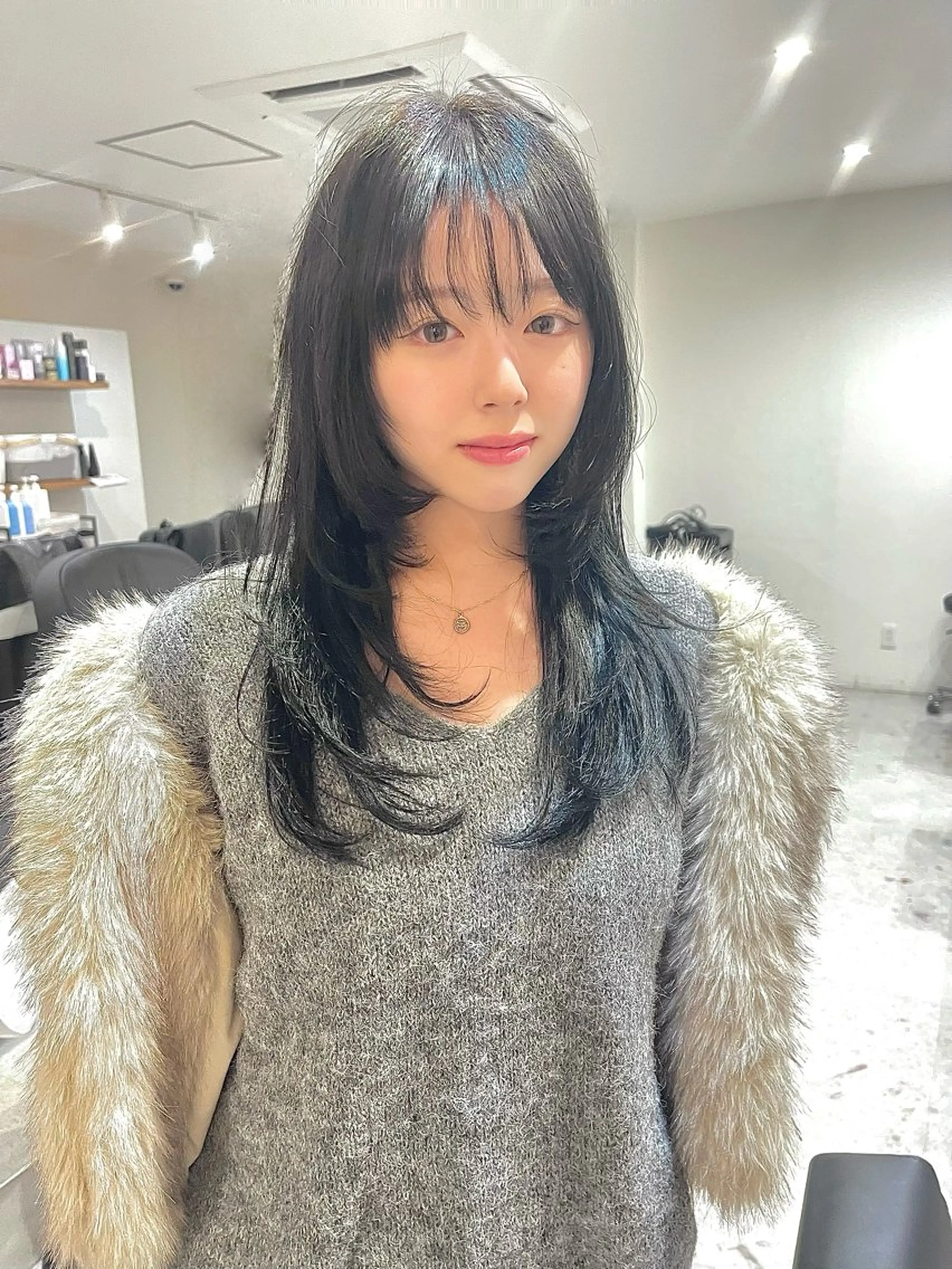 ロング レイヤーカット 小顔カット カット ヘアカラー 透明感・暖色 似合わせレイヤー矢作のヘアスタイル