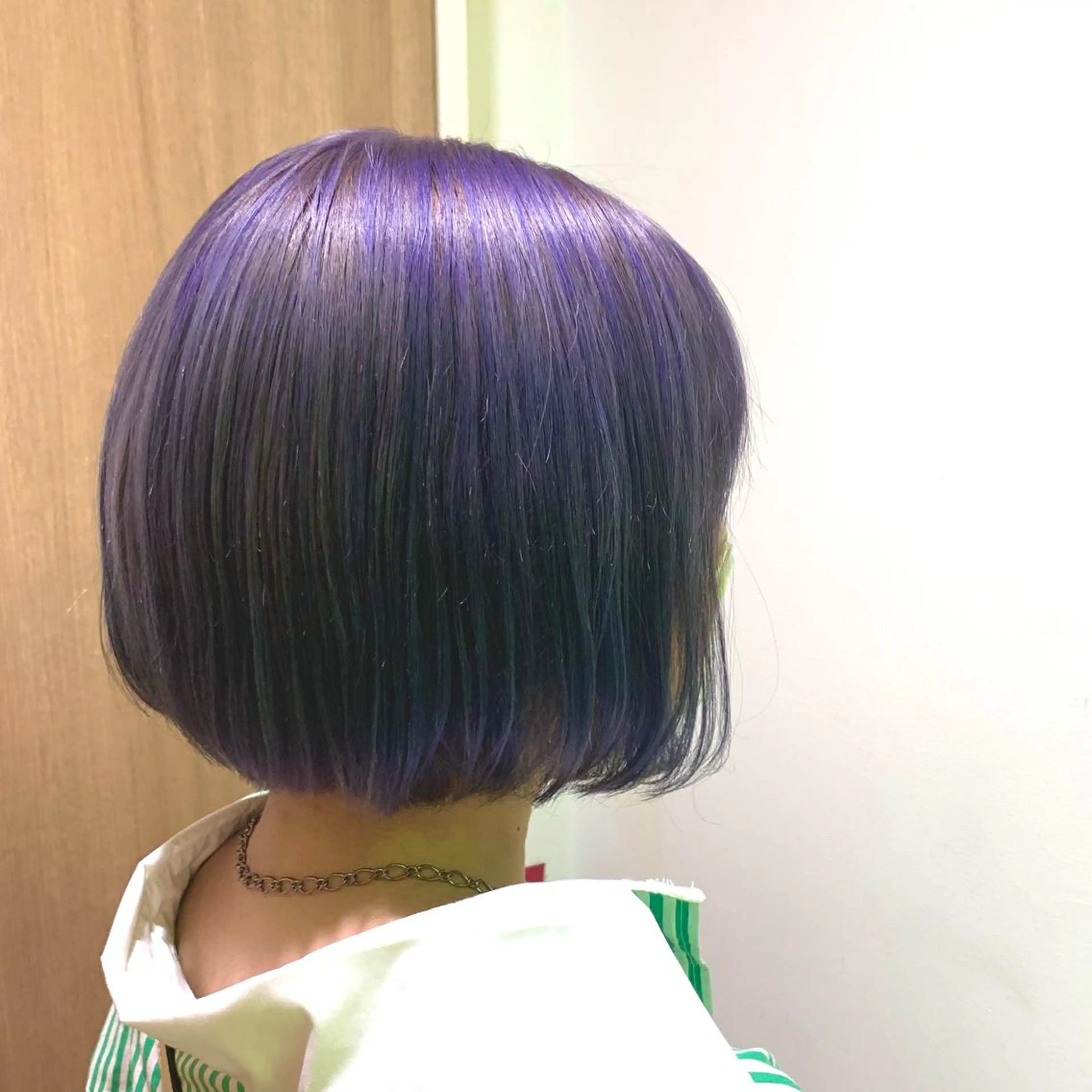 ショート カラー ブリーチ ケアブリーチ ダブルカラー バイオレットカラー トリートメント ミユ🎀ヘアメ 🎨デザインカラーのヘアスタイル