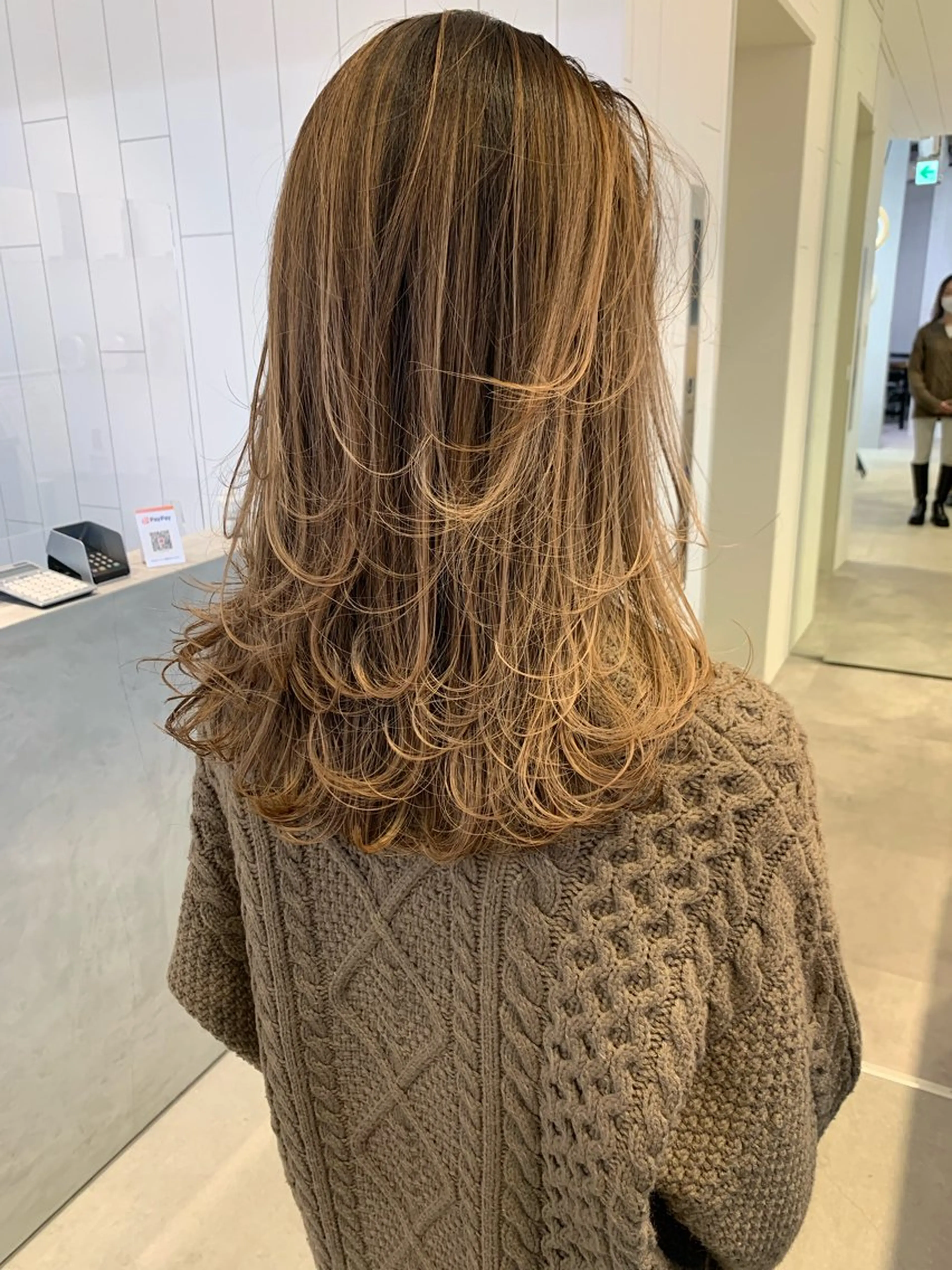 セミロング 髪質改善 レイヤーカット カット ヘアカラー 海外ヘアー 山村拓士のヘアスタイル