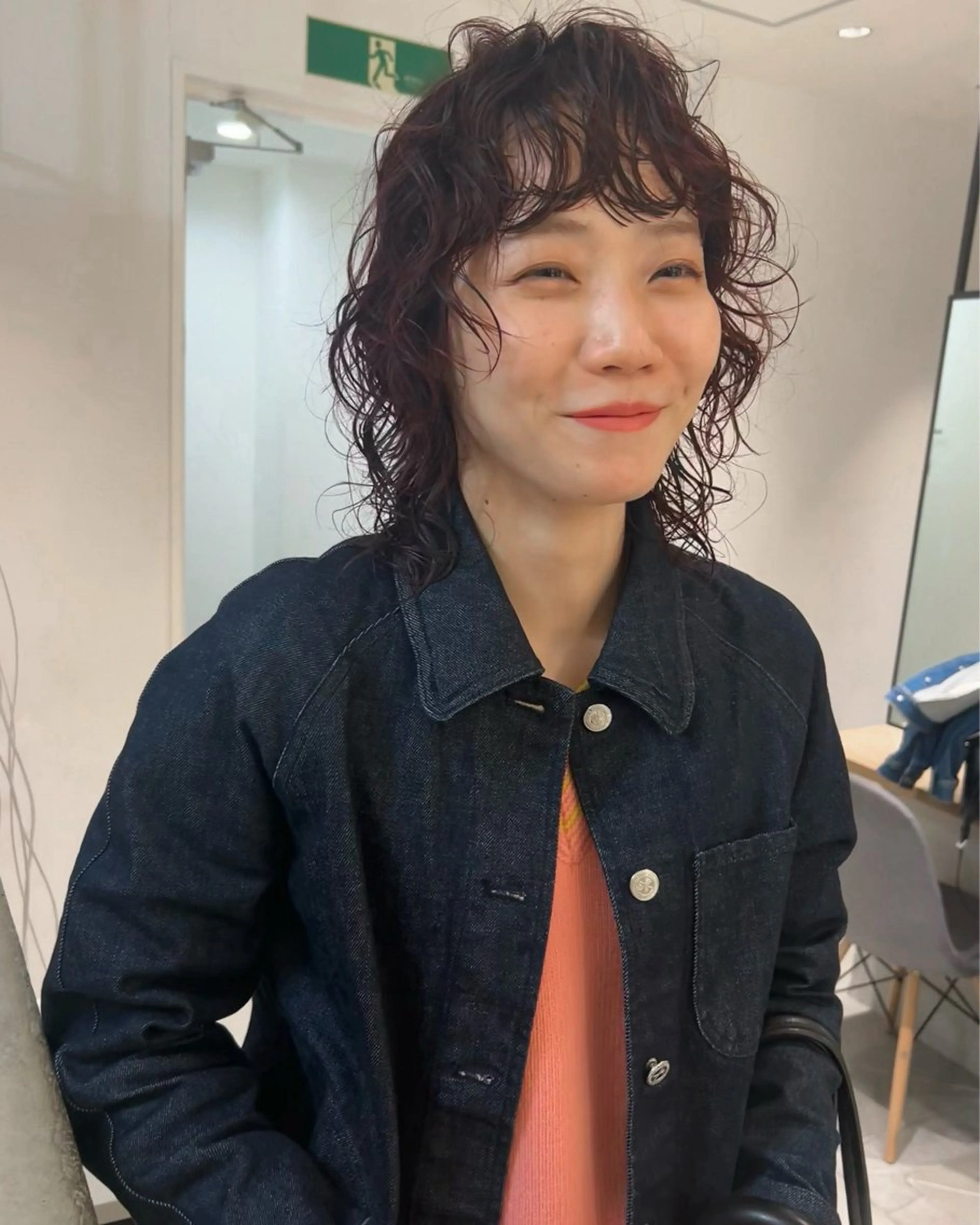 ミディアム カラー パーマ ミディアムパーマ レイヤーカット ウルフカット カット ヘアカラー パーマ Loom.所属・村上雅人 ナチュラルモードのヘアスタイル
