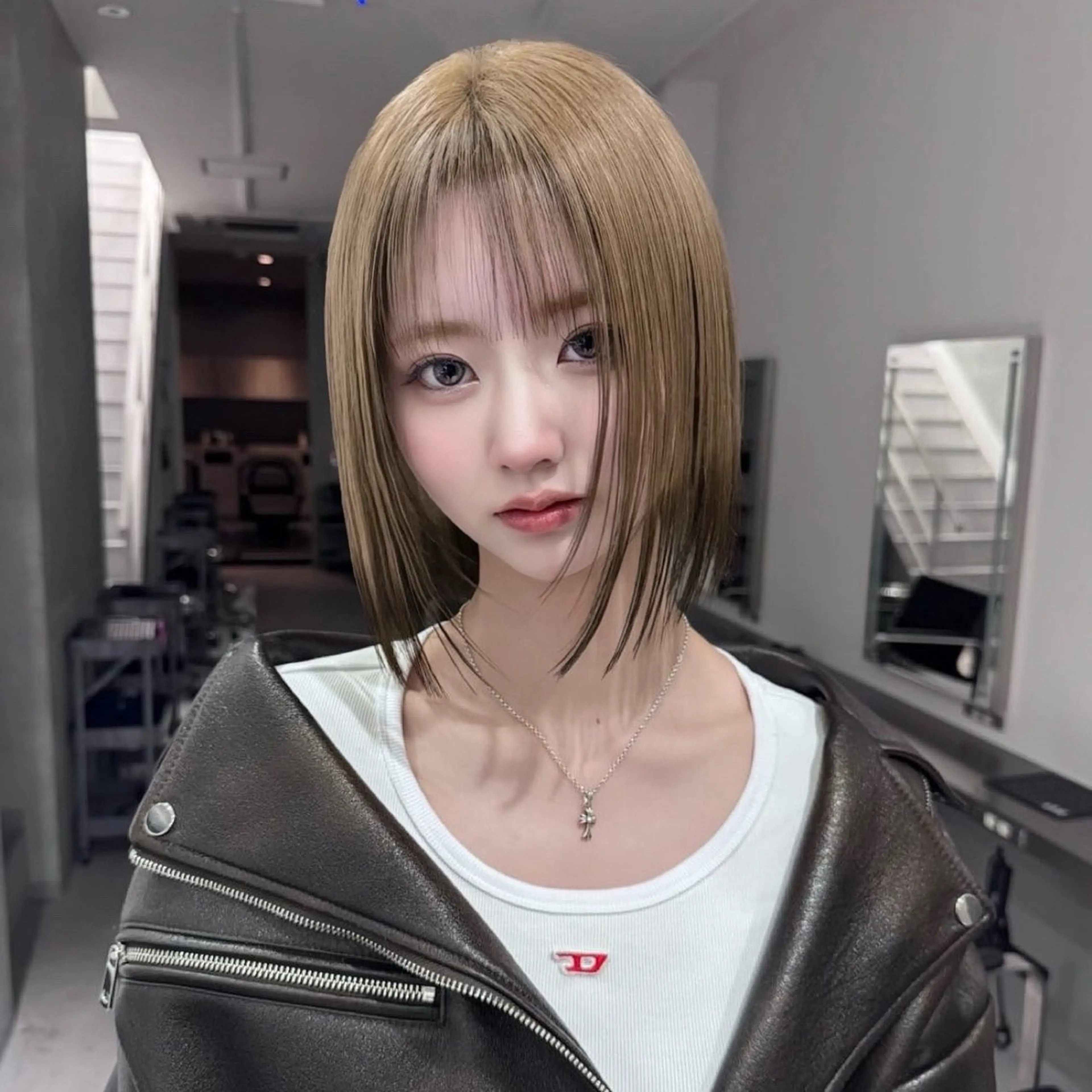 ショート カラー 𝗬𝟮𝗞レイヤー 韓⛓️ハイトーンのヘアスタイル