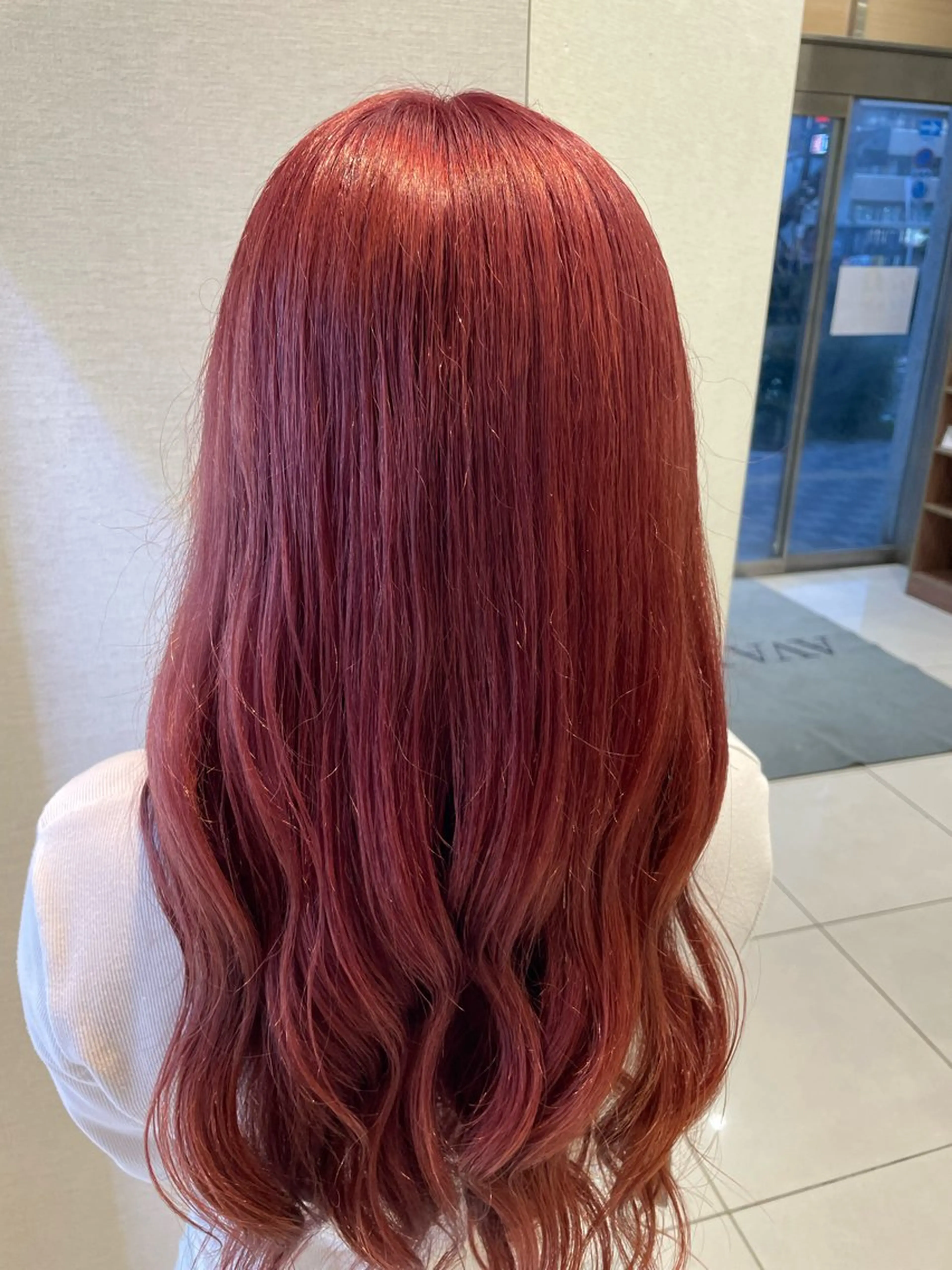 カラー ブリーチ レッドカラー 石川 英美花のヘアスタイル
