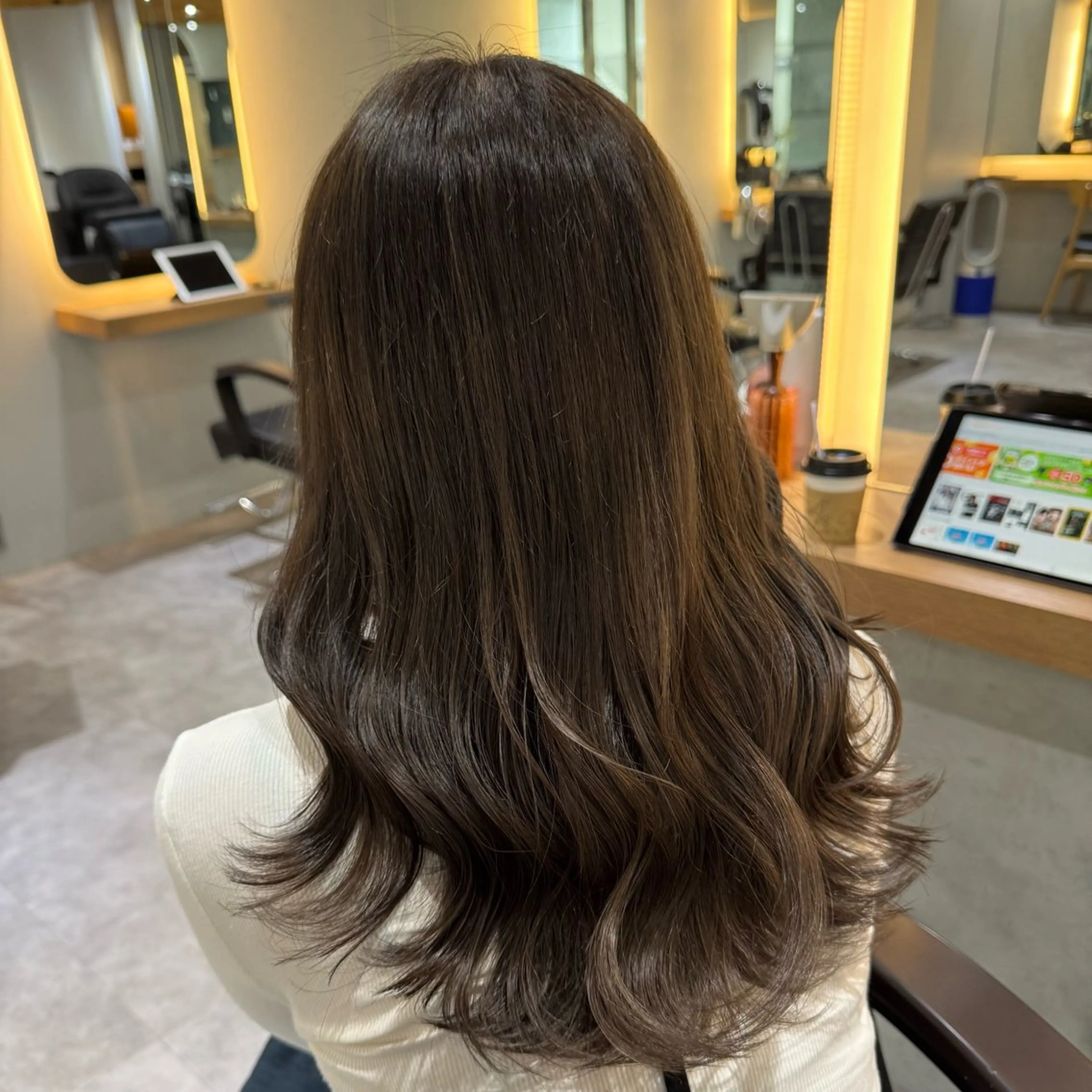 セミロング カラー ヘアアレンジ ヘアカラー トリートメント ブリーチなしカラー /ベージュ/安形翔のヘアスタイル