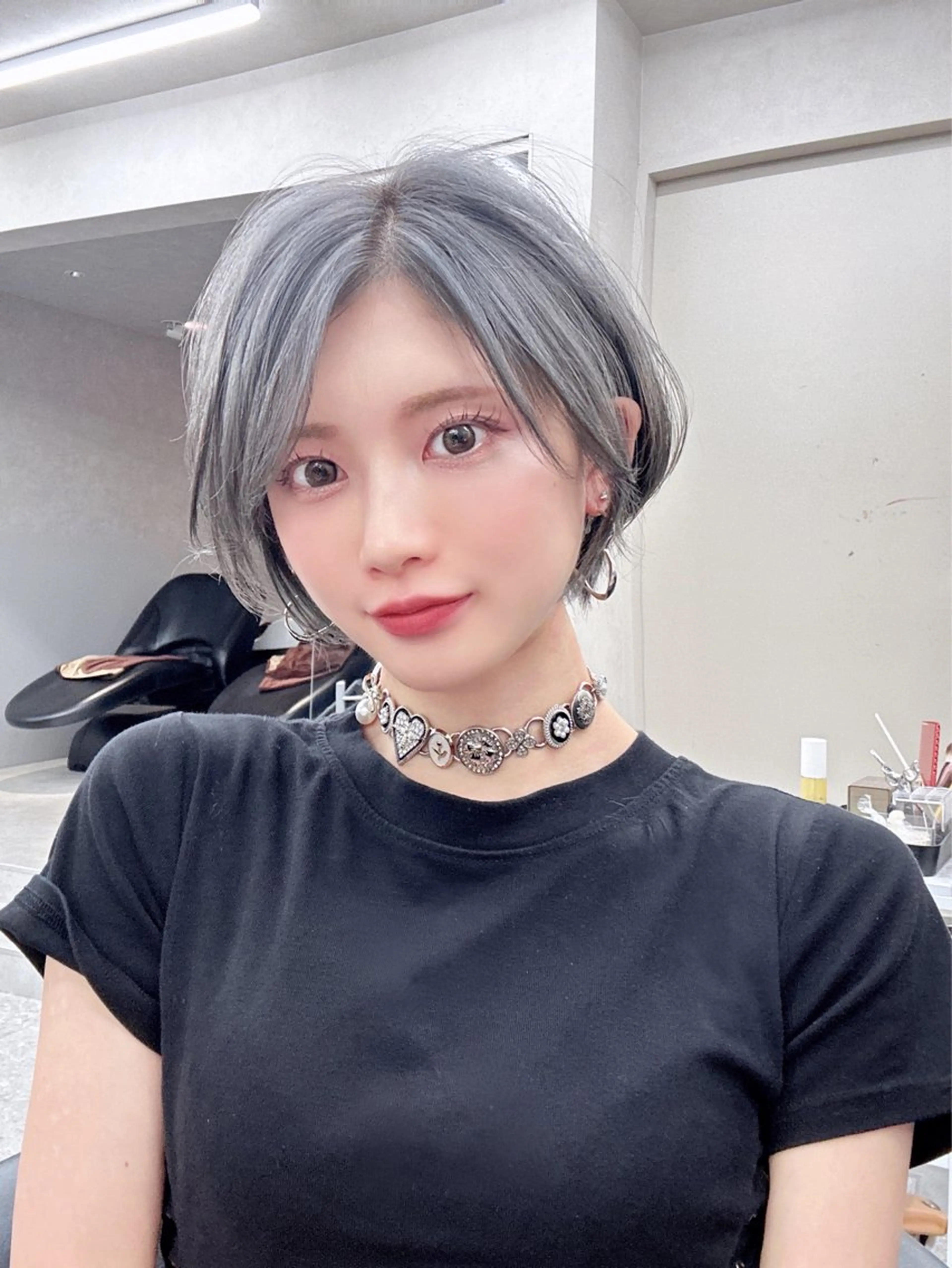 ショート 💛ブリーチ&カット LEON🩶のヘアスタイル