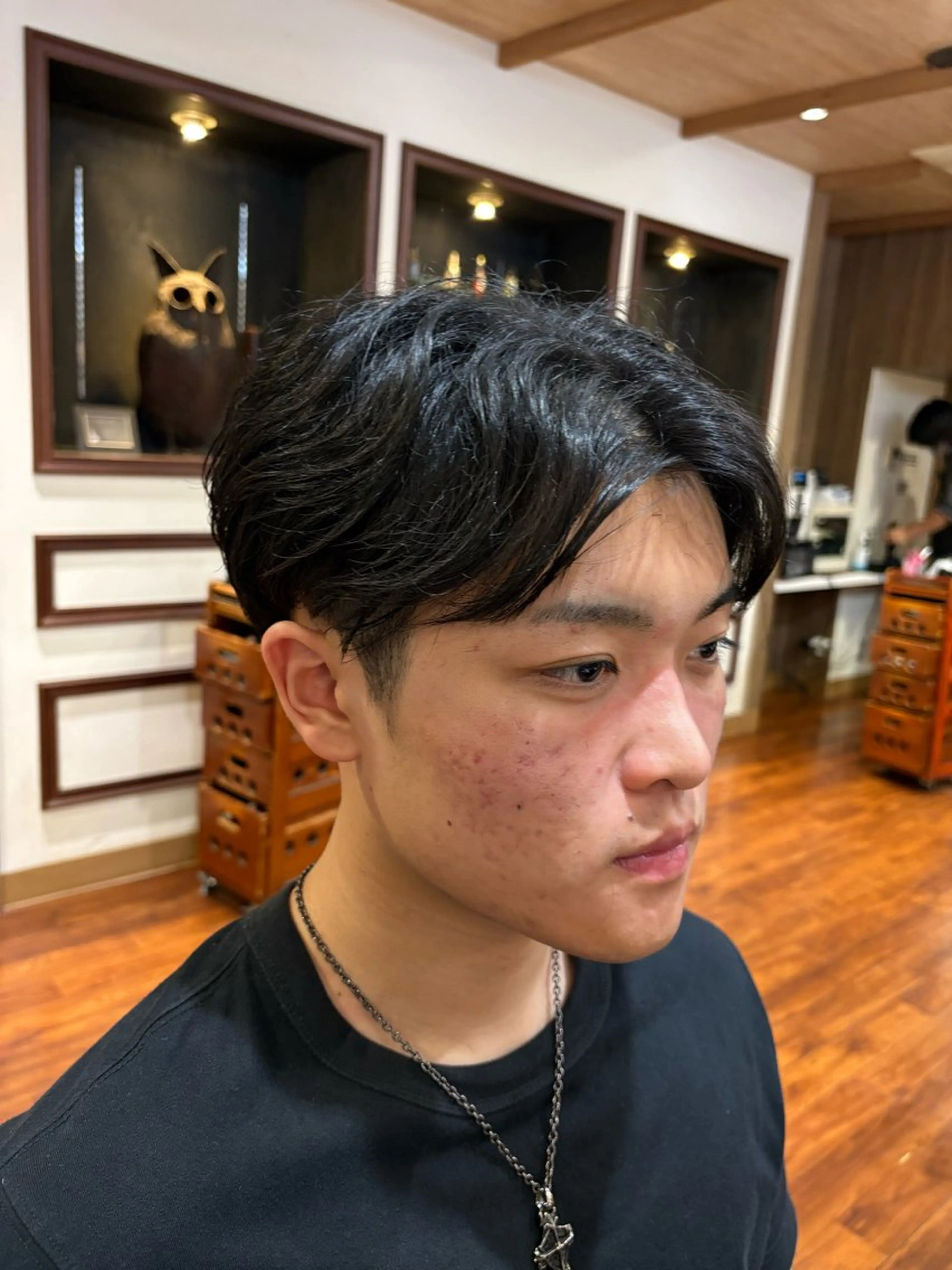 ショート メンズ センターパート ツーブロック 刈り上げ 椎名 岬洋のヘアスタイル