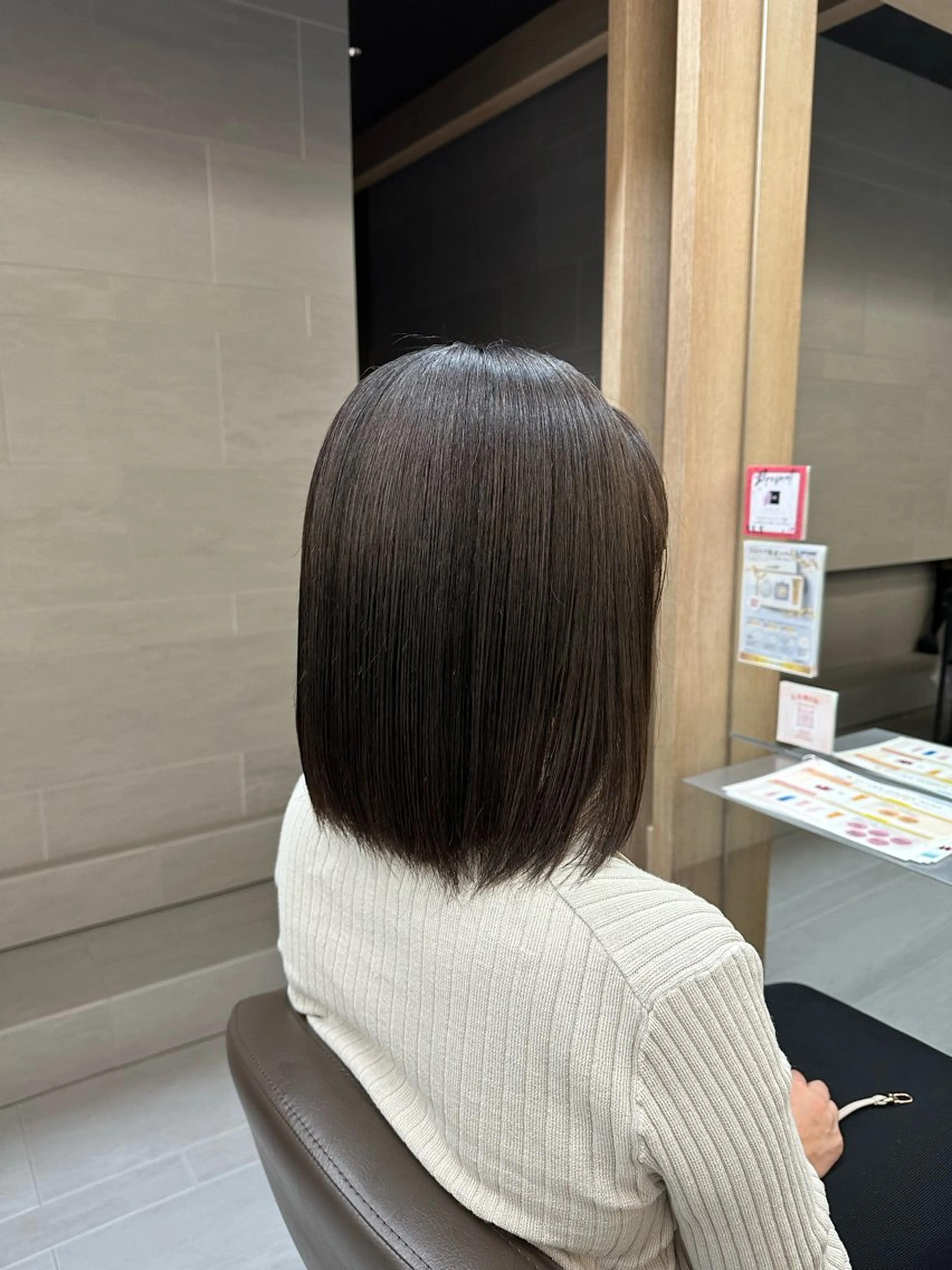 ミディアム 近藤 李香のヘアスタイル
