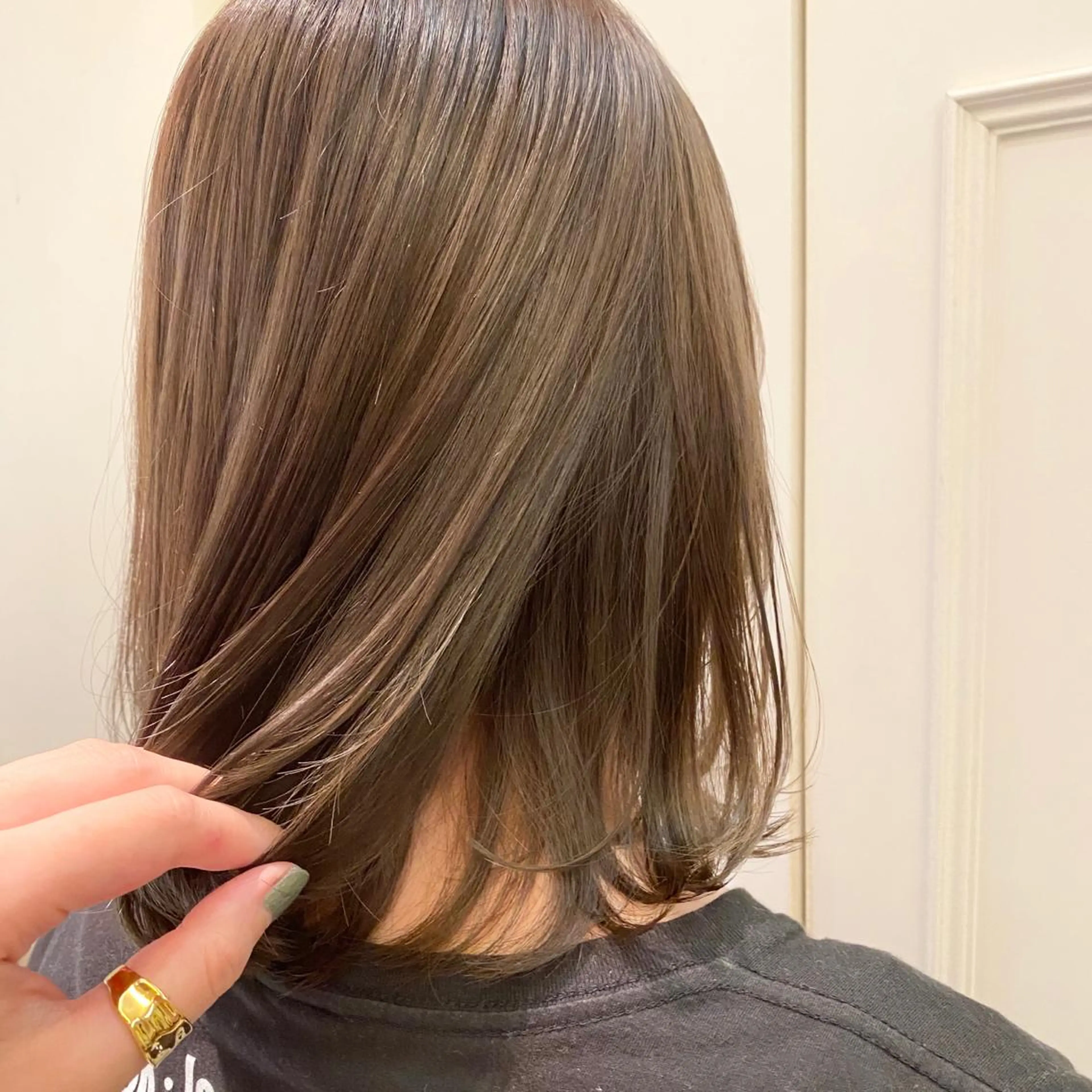 セミロング カット ヘアカラー トリートメント 大久保 愛のヘアスタイル