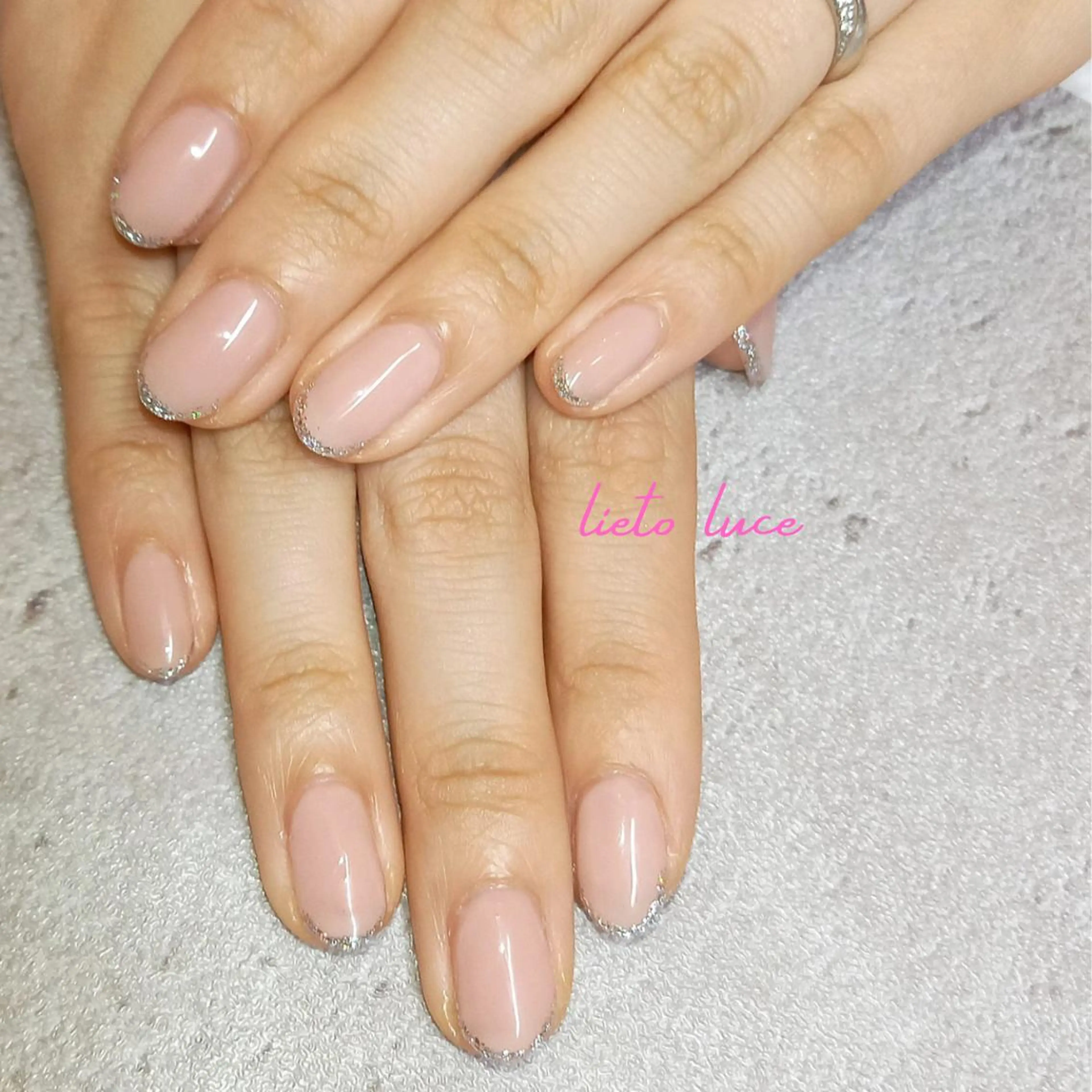 ベース有 フレンチネイル(オフ有無&ケア込)ベース1色とフレンチ部分1色の写真