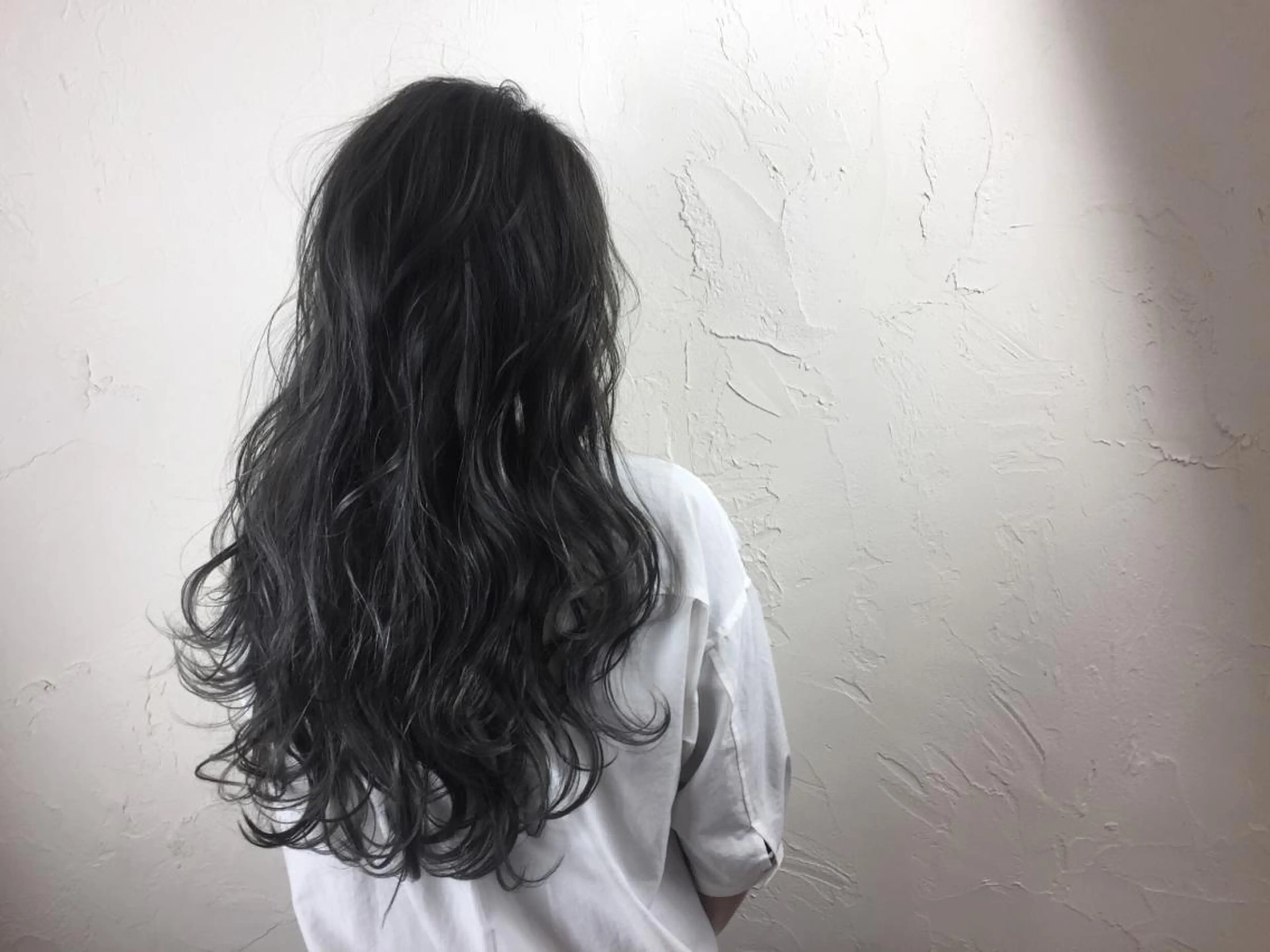 ロング 韓国レイヤー外国人風 透明感カラー髪質改善のヘアスタイル