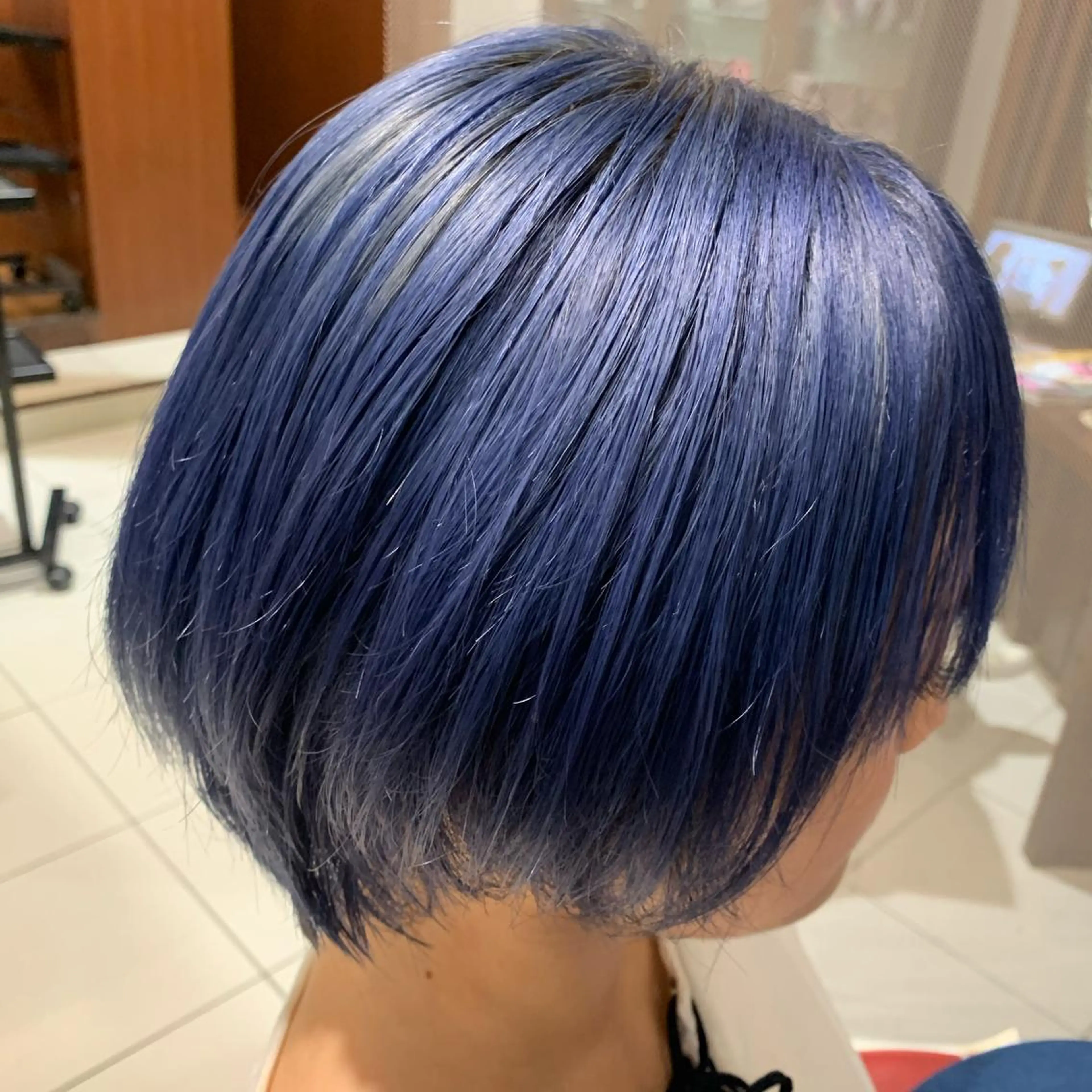 ショート カラー ブリーチ ブルーカラー ブルーバイオレット バイオレットカラー 川田流輝 艶髪カラー/髪質改善のヘアスタイル