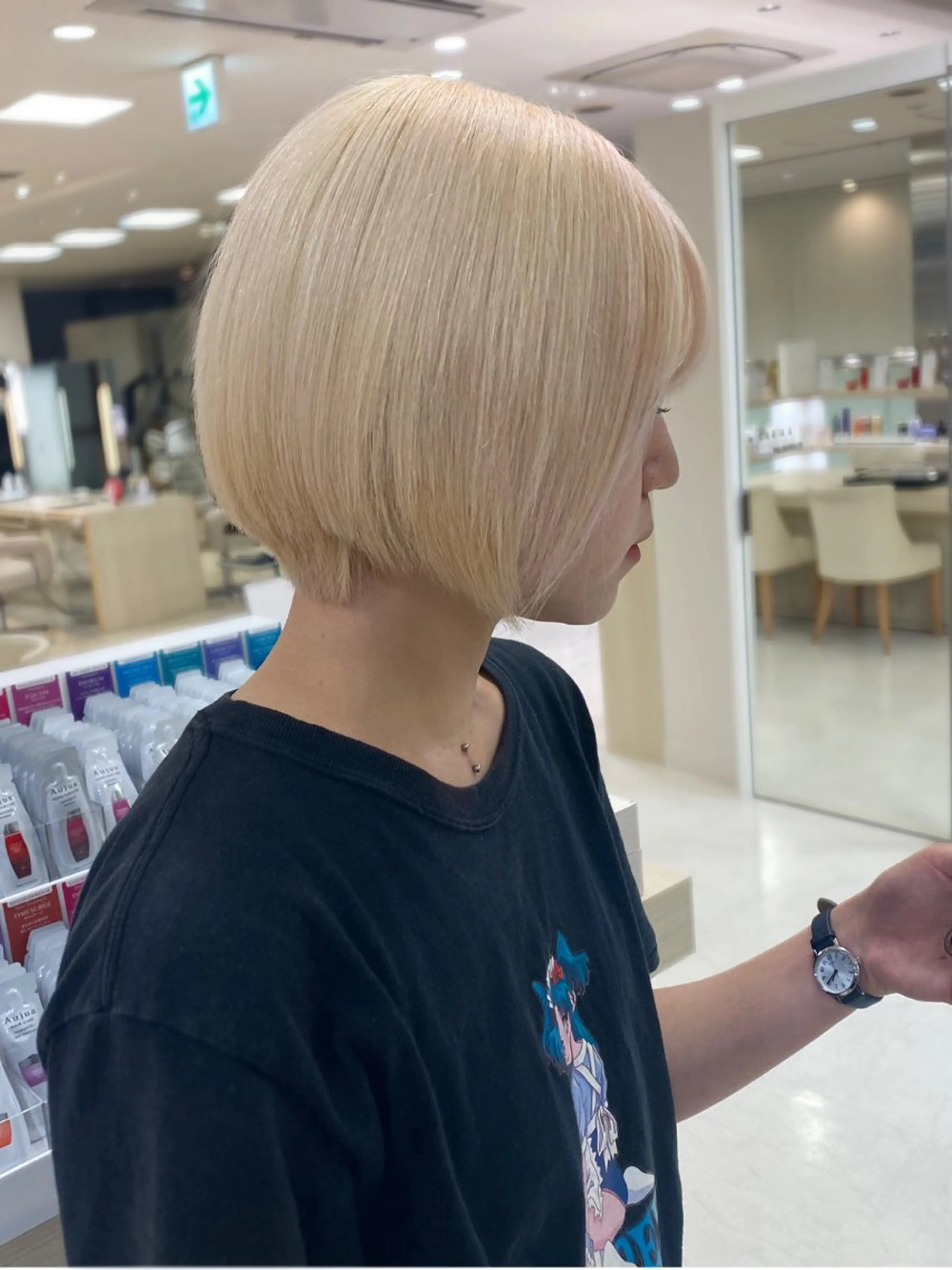 ショート カラー ブロンド 銀座メンズNo1🦚 ブリーチ🌿レイヤーのヘアスタイル