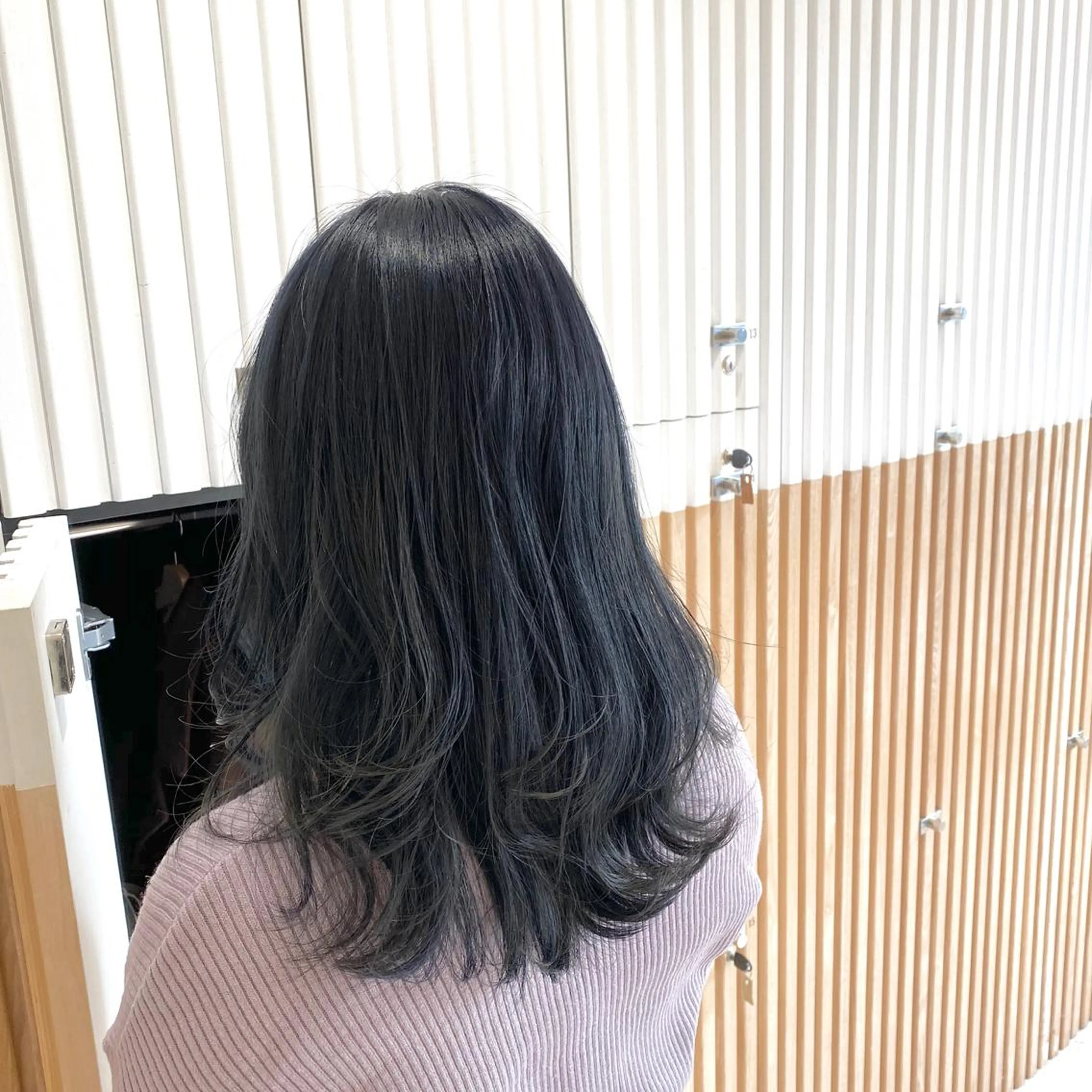 ミディアム カラー ブリーチ ブルーカラー ブルージュ 谷合 貴志のヘアスタイル