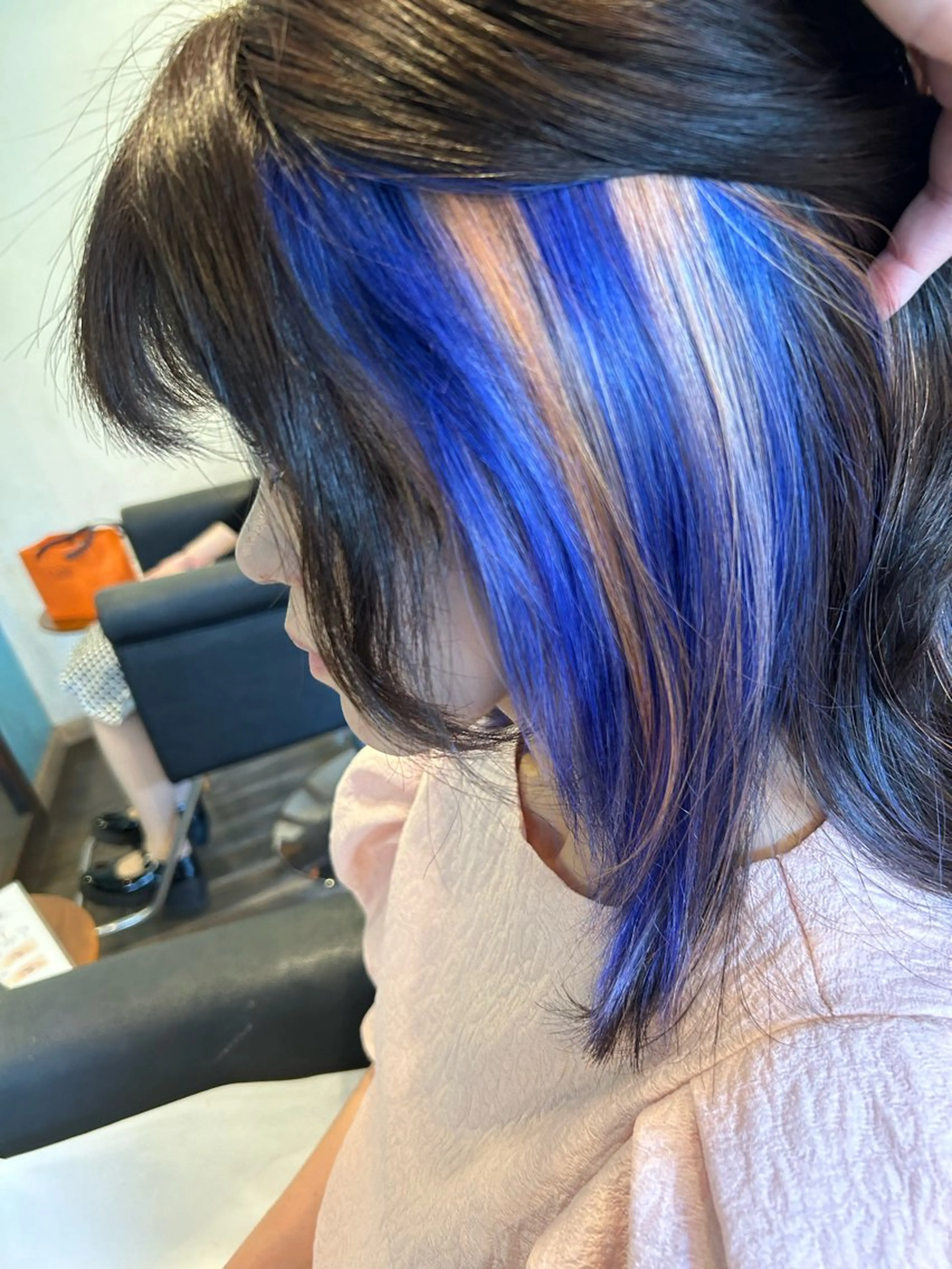 セミロング ハイライト 谷 未来美のヘアスタイル