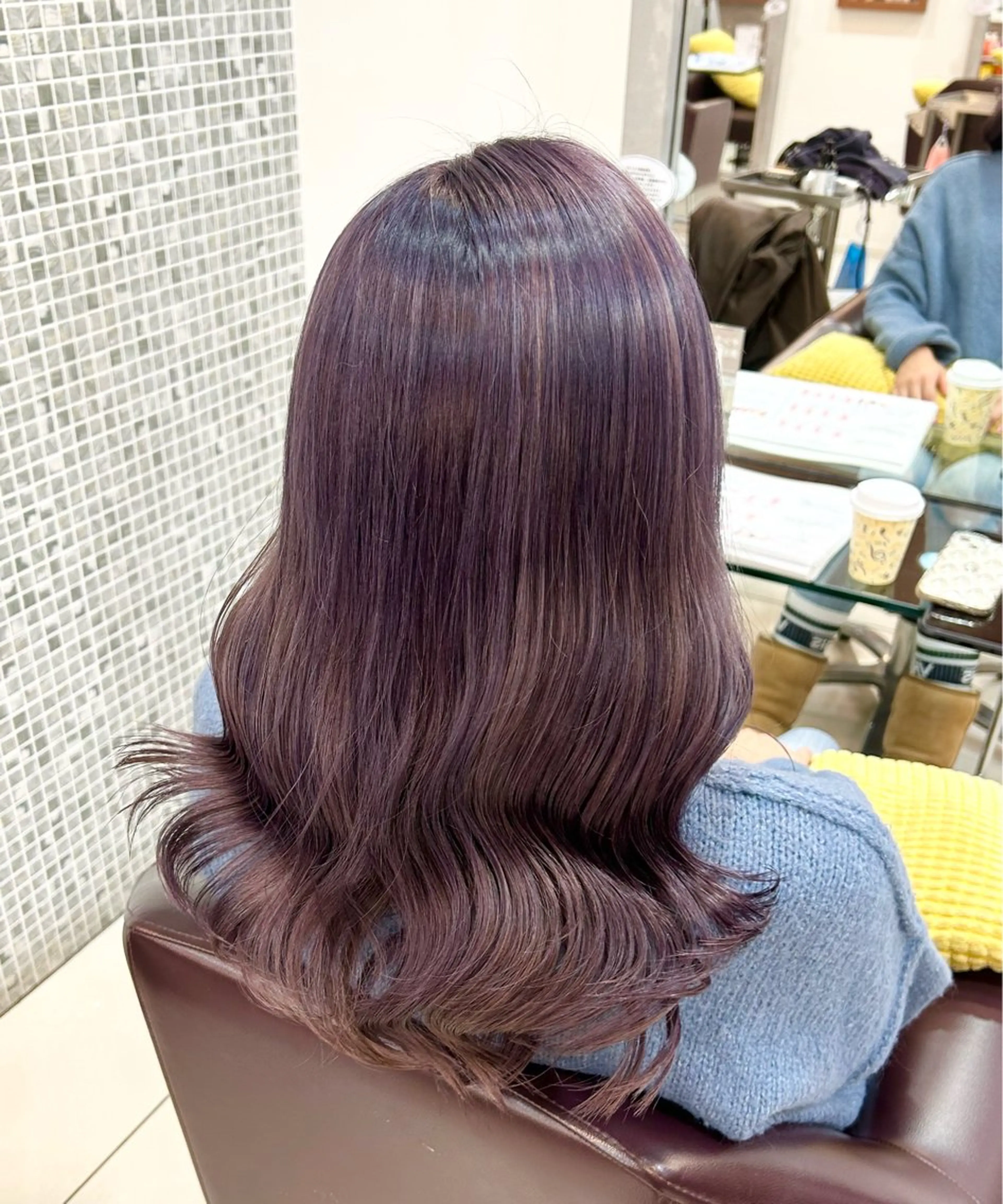 セミロング カラー ブリーチ ラベンダーカラー シルバー ヘアカラー トップスタイリスト 林すずかのヘアスタイル