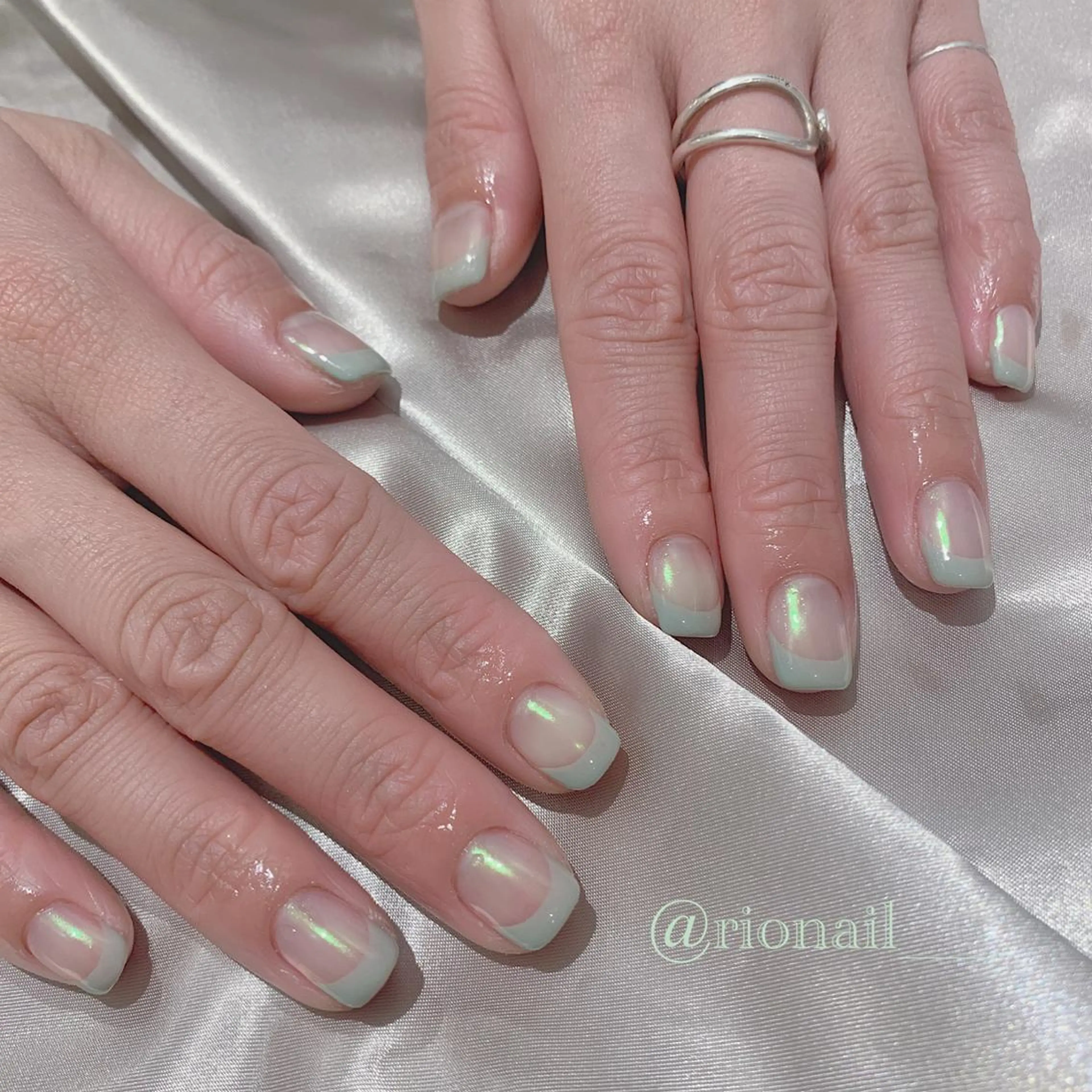 ネイル オーロラネイル 𝘙𝘪𝘰𝘯𝘢 ...🕯🤍のネイルデザイン