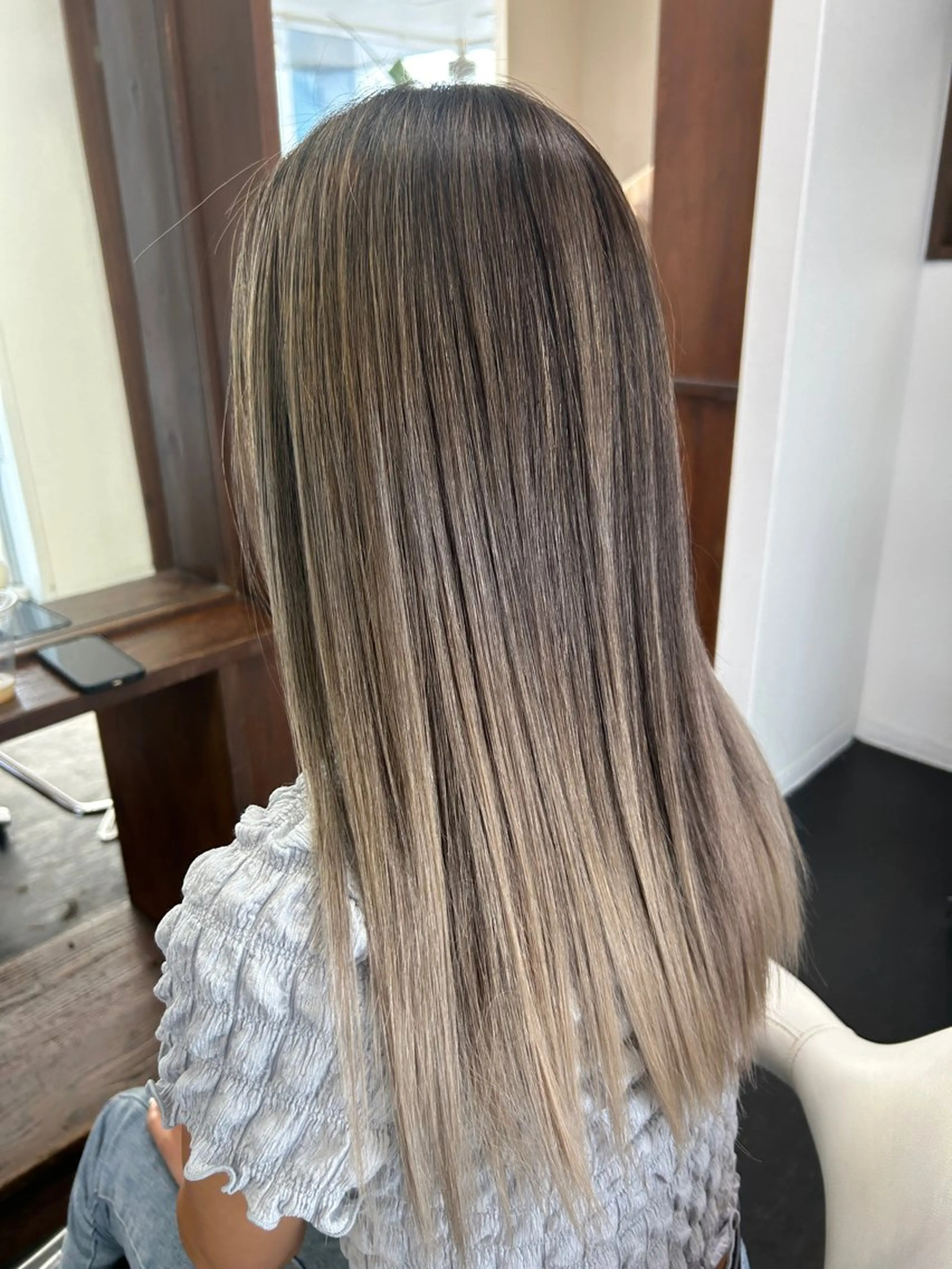 セミロング アッシュ レイヤーカット OLUOLU所属・桝田 友美のヘアスタイル