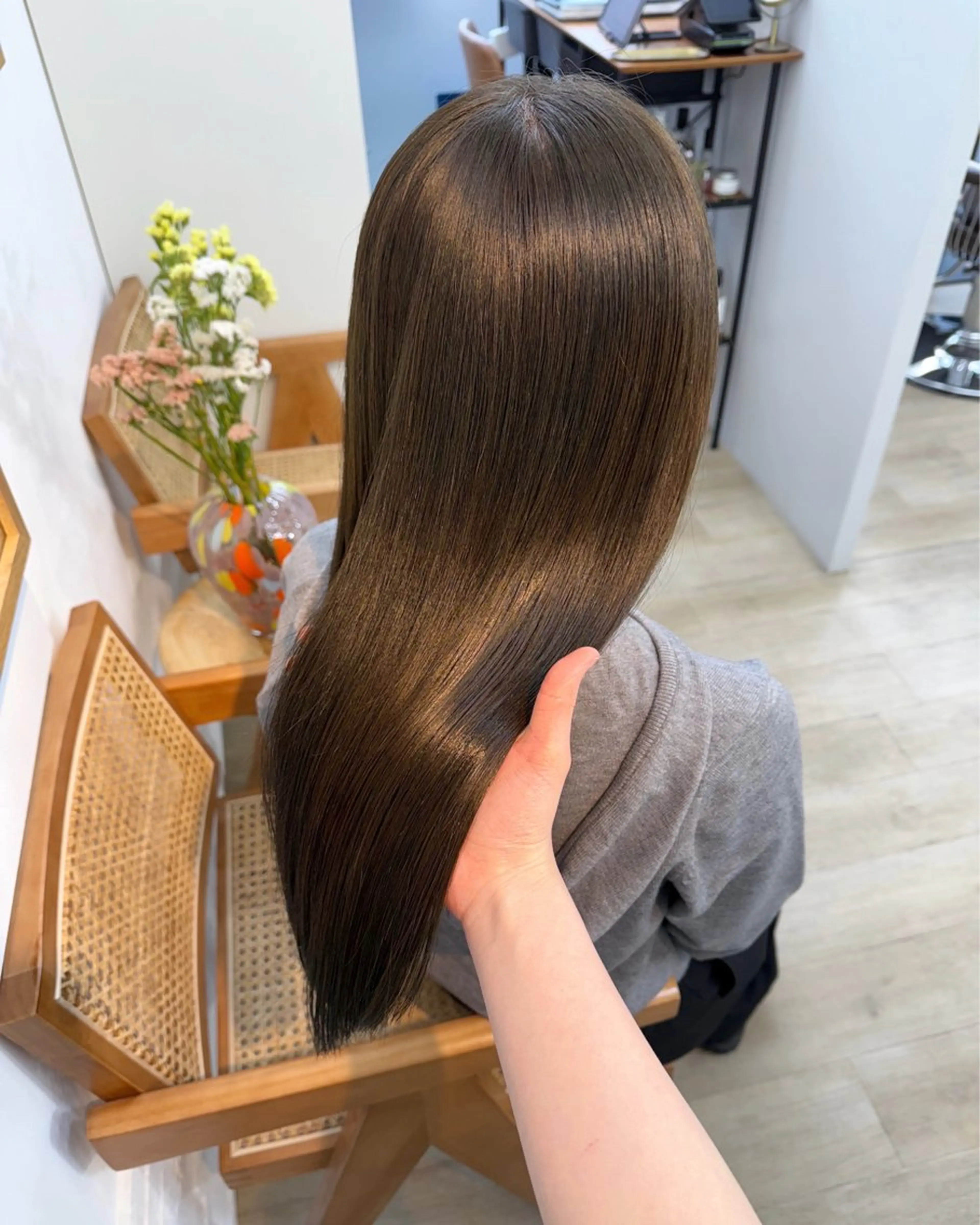 ロング カラー グレージュ オリーブグレージュ オリーブグレー トリートメント カット ヘアカラー トリートメント あおやぎ ななのヘアスタイル