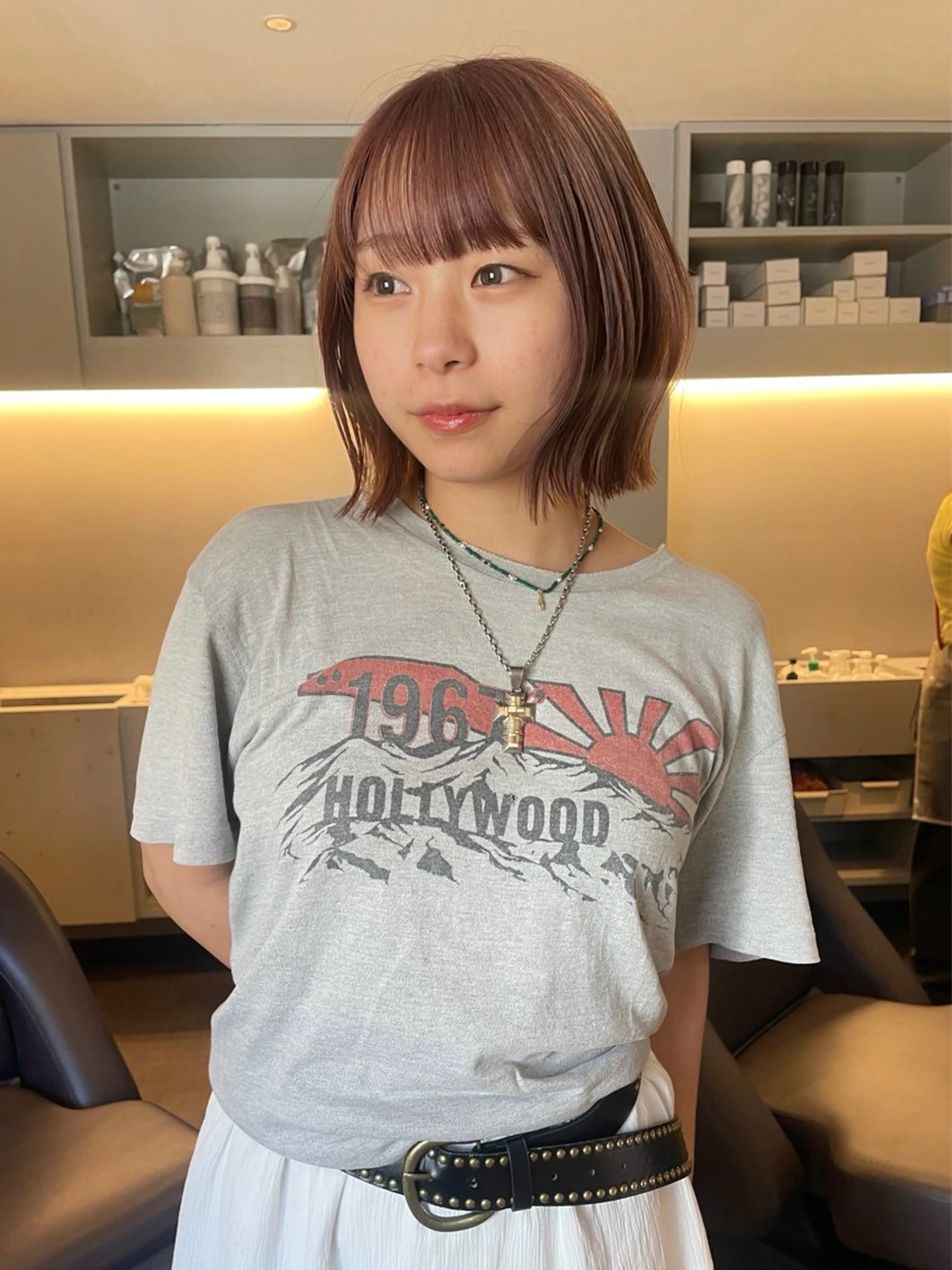 ショート カラー ベージュカラー ブリーチ ケアブリーチ ダブルカラー ハイトーンカラー カット ヘアカラー トリートメント MIU/ルーツカラー ボブ/顔周りレイヤーのヘアスタイル
