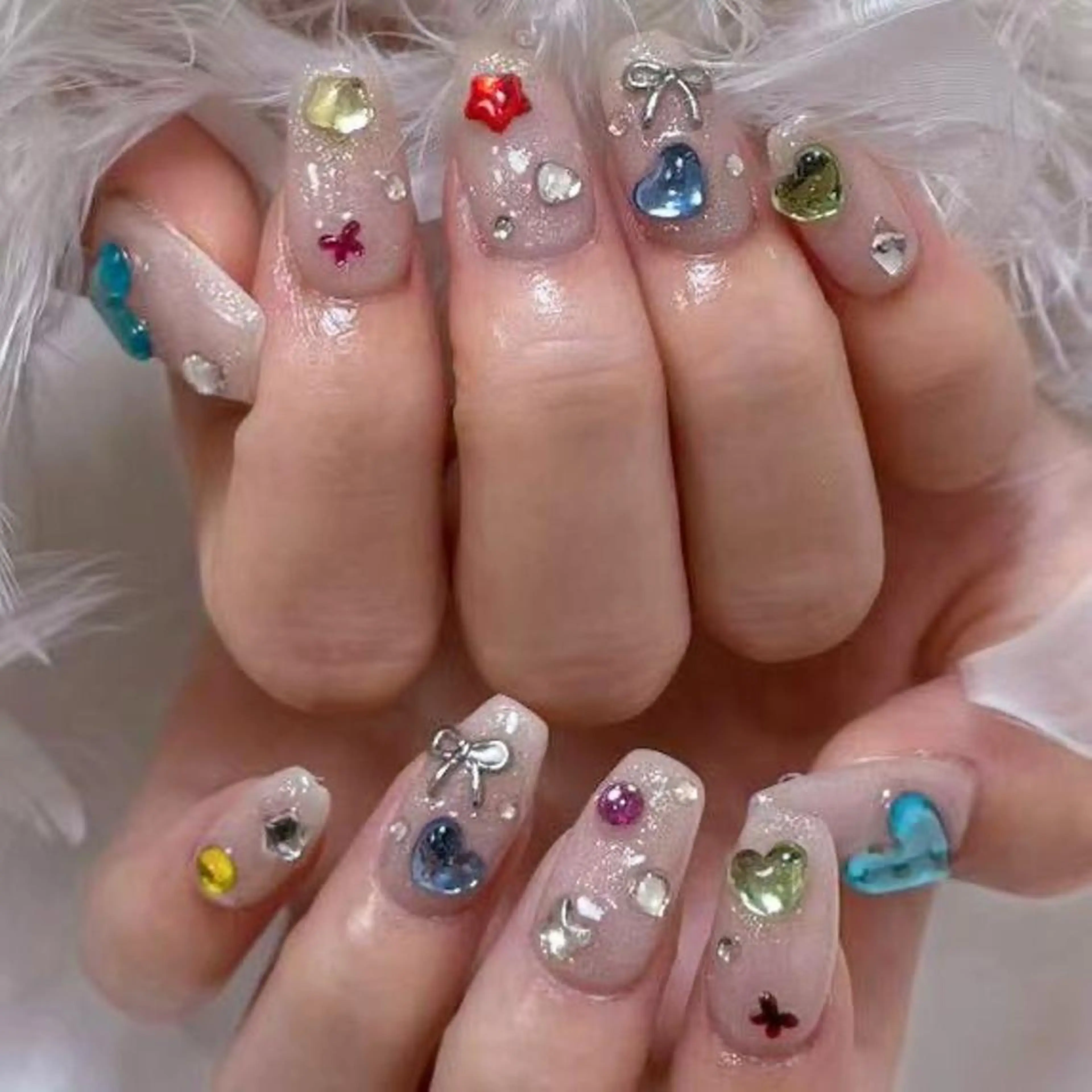ネイル アートネイル オーロラネイル ガーリー キラキラネイル 韓国ネイル ハンドネイル YOYO 💅のネイルデザイン