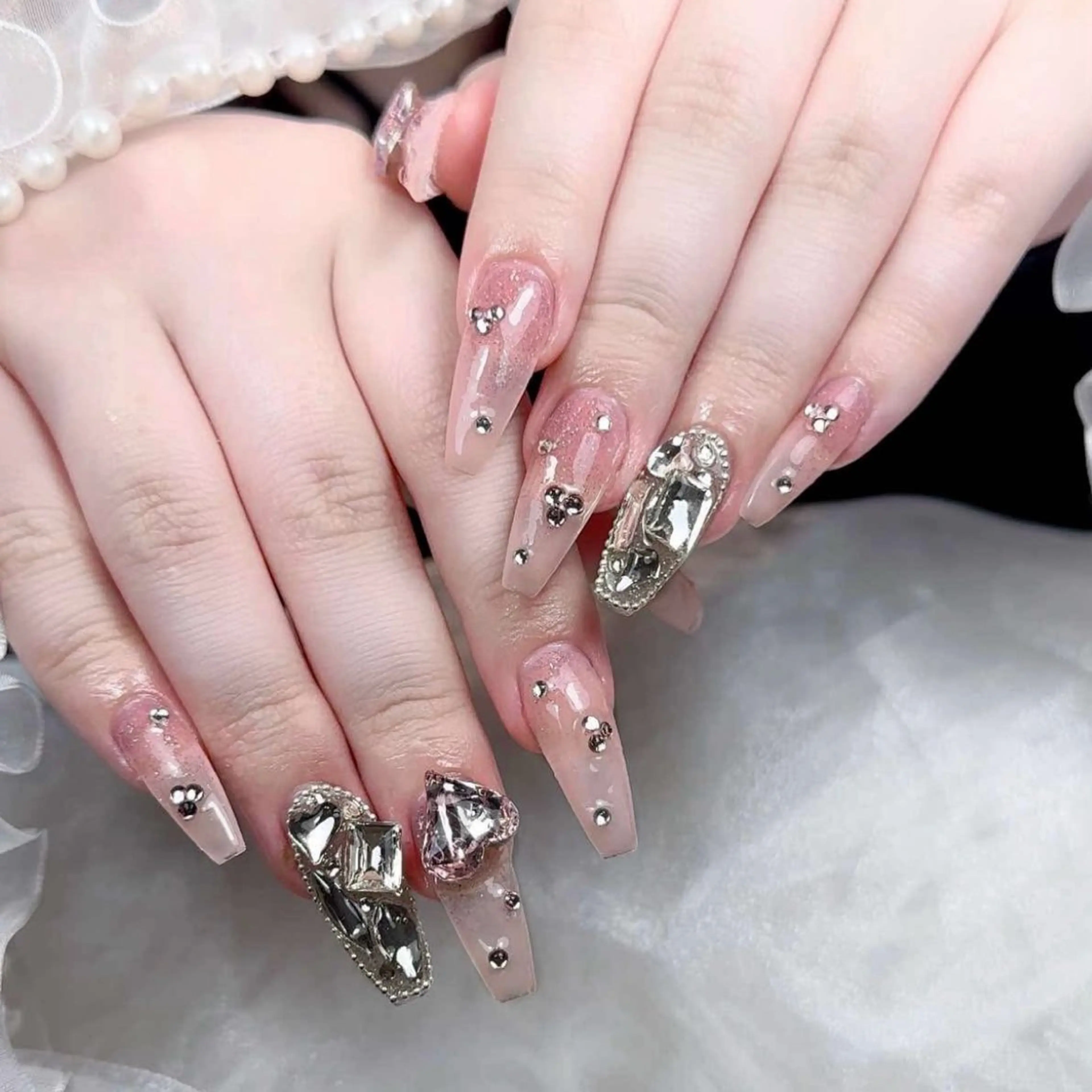 ネイル フレンチネイル ジェルネイル キラキラネイル 韓国ネイル マグネットネイル Julli nail studio所属・Julli NailStudioのネイルデザイン