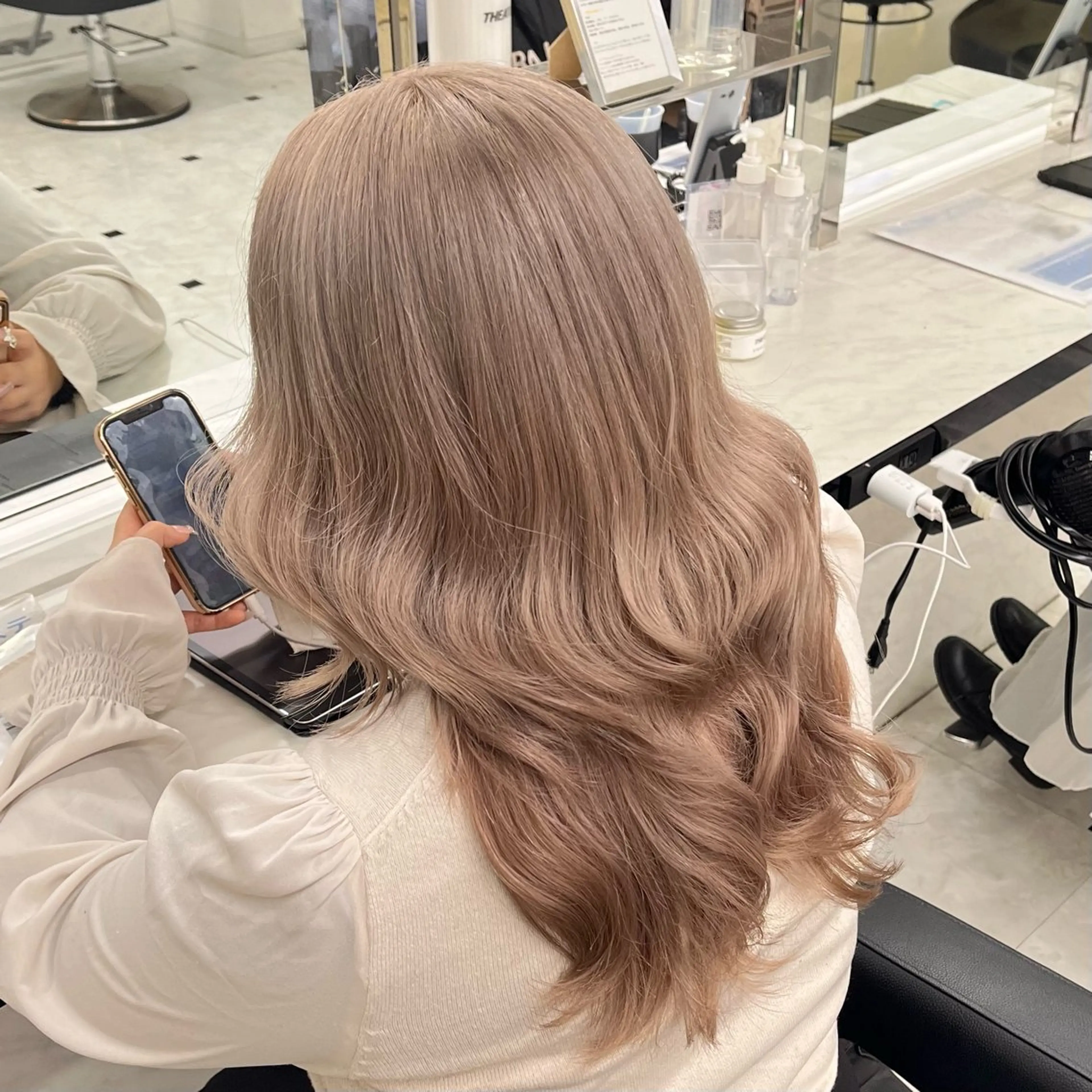 セミロング カラー ヘアアレンジ ヘアカラー 🍒透明感カラー🌨 🥕ハイトーンカラーのヘアスタイル