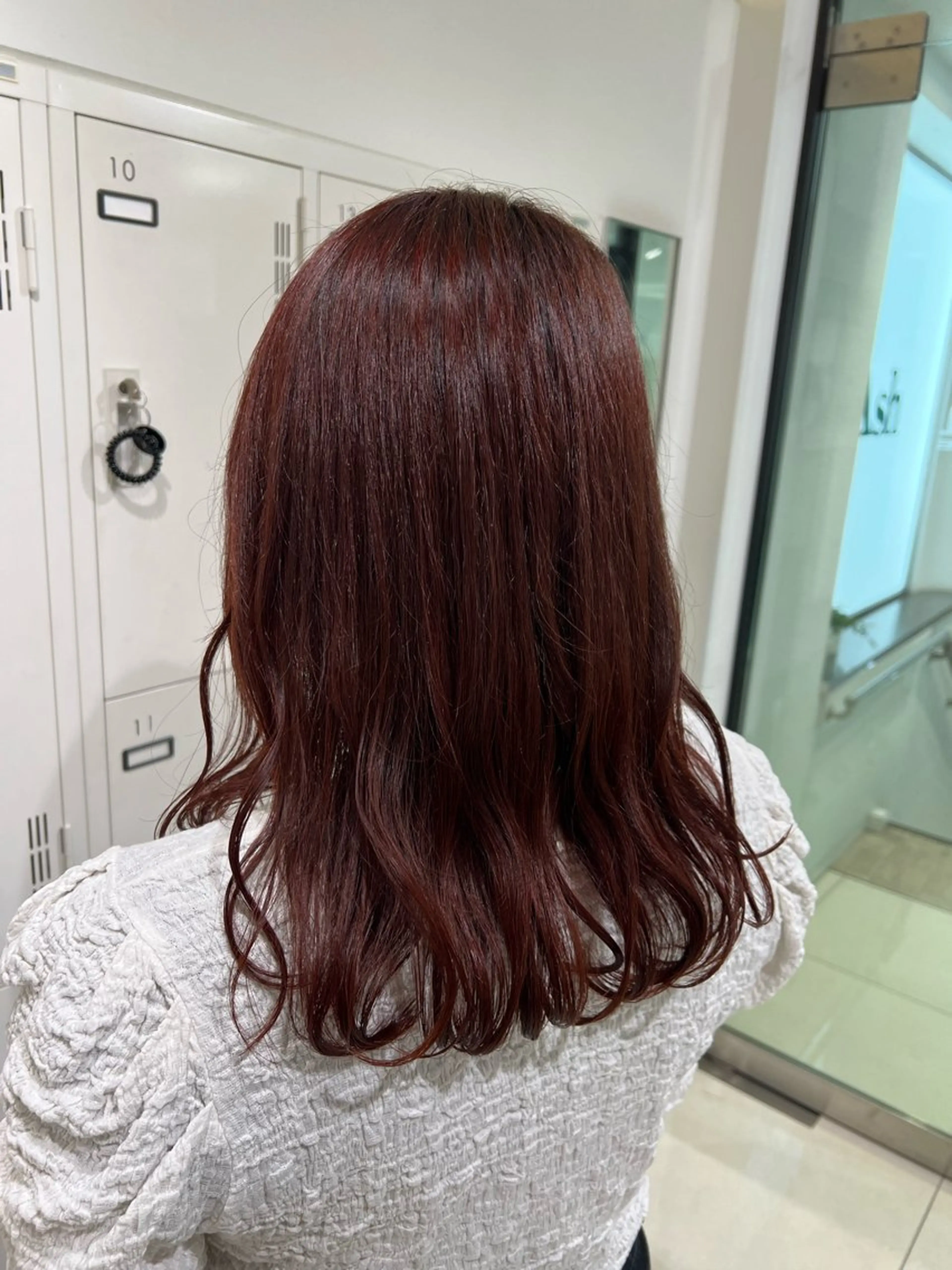 セミロング カラー レッドカラー ヘアカラー トリートメント 暖色カラー💜 中山由梨のヘアスタイル