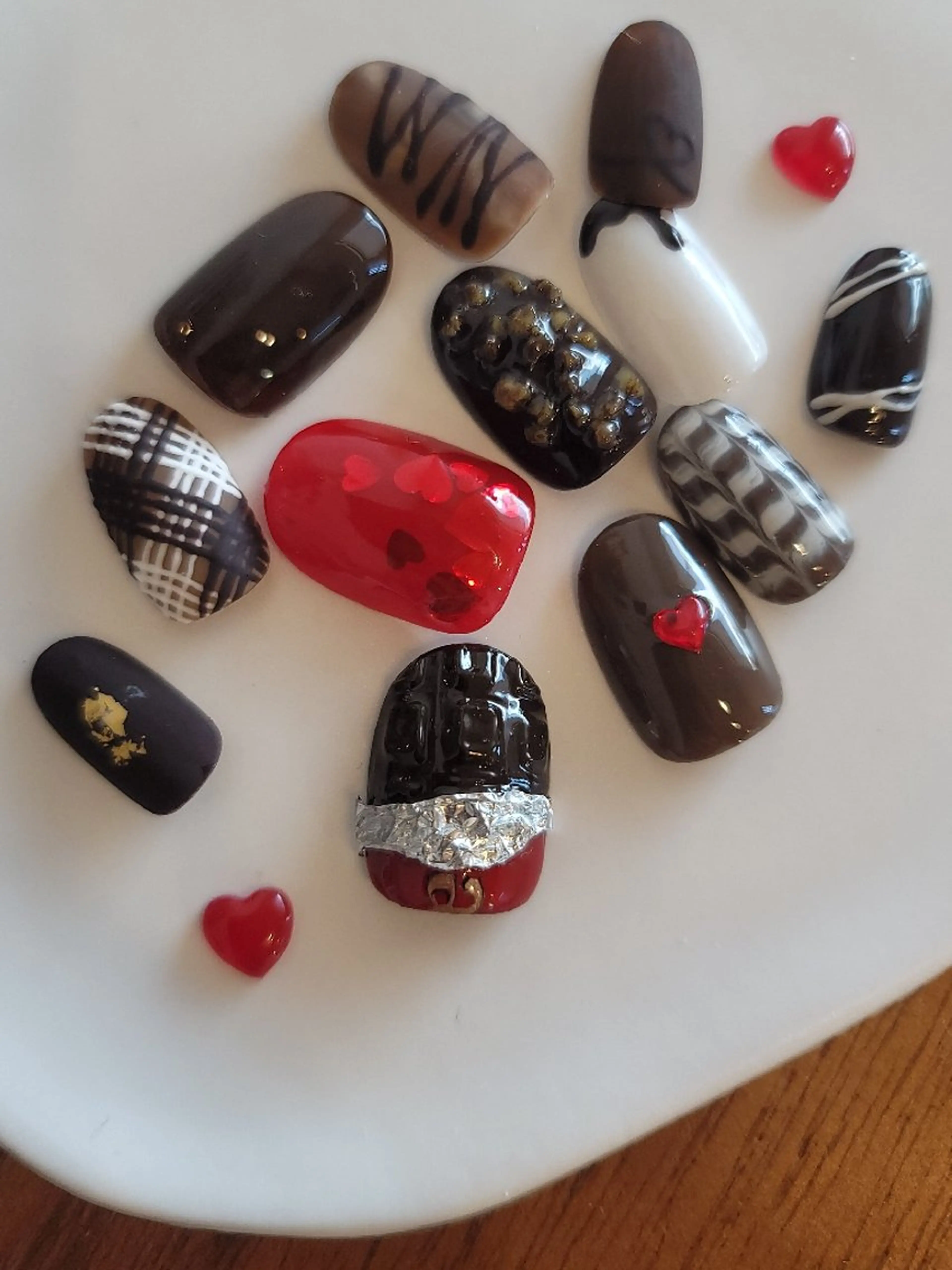 ネイル バレンタイン ハンドネイル 🌲🌳🚪iiit o🌲🌳🌲のネイルデザイン