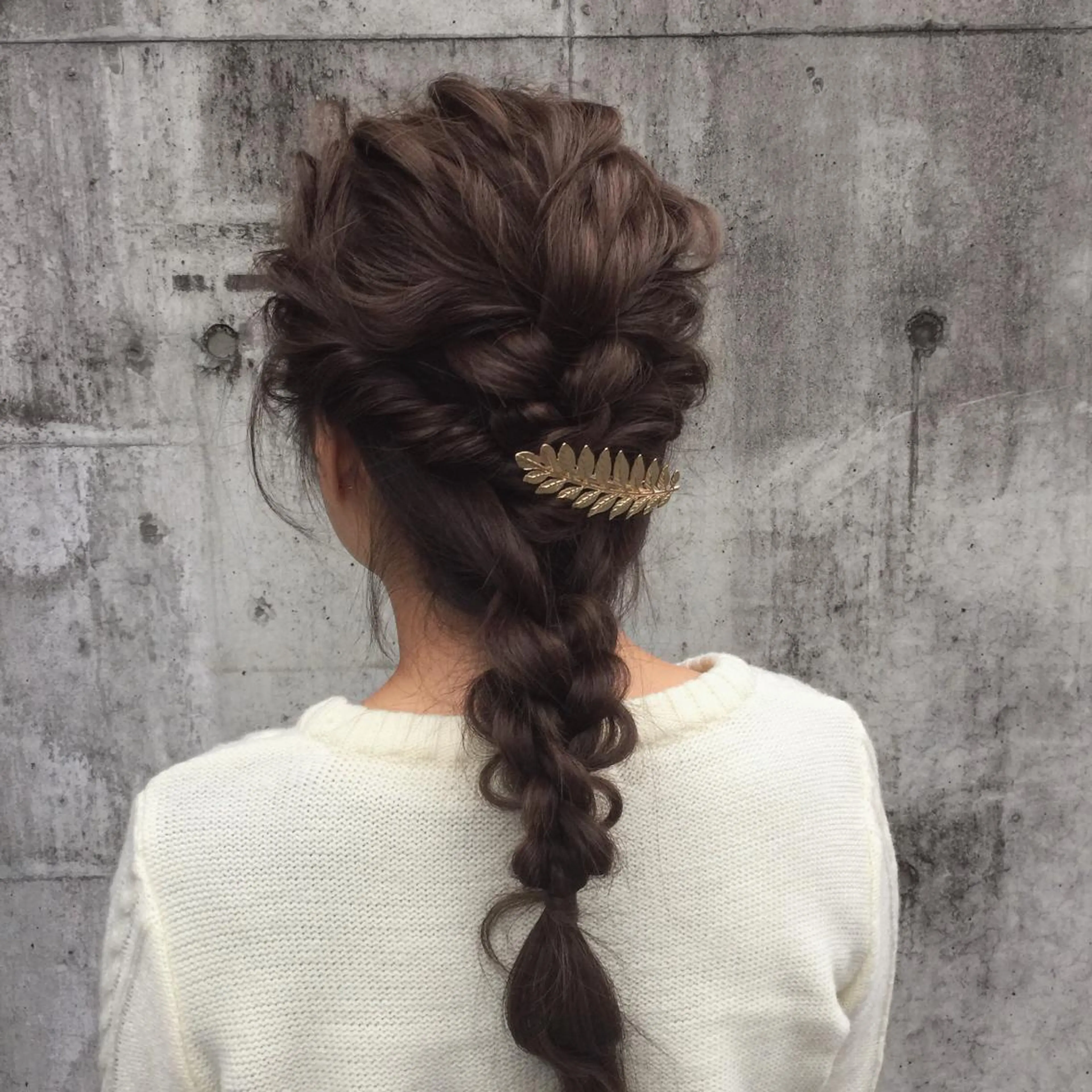 セミロング カラー ヘアアレンジ アッシュ ブラウンカラー FÜRSTIN所属・西村大悟 ブリーチ縮毛矯正のヘアスタイル
